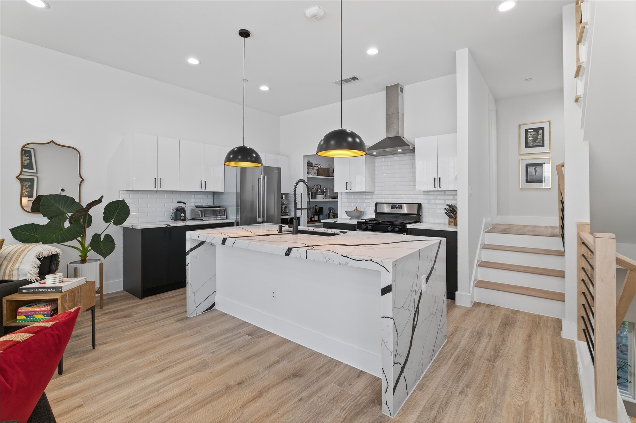 2102 N Prairie Avenue 105