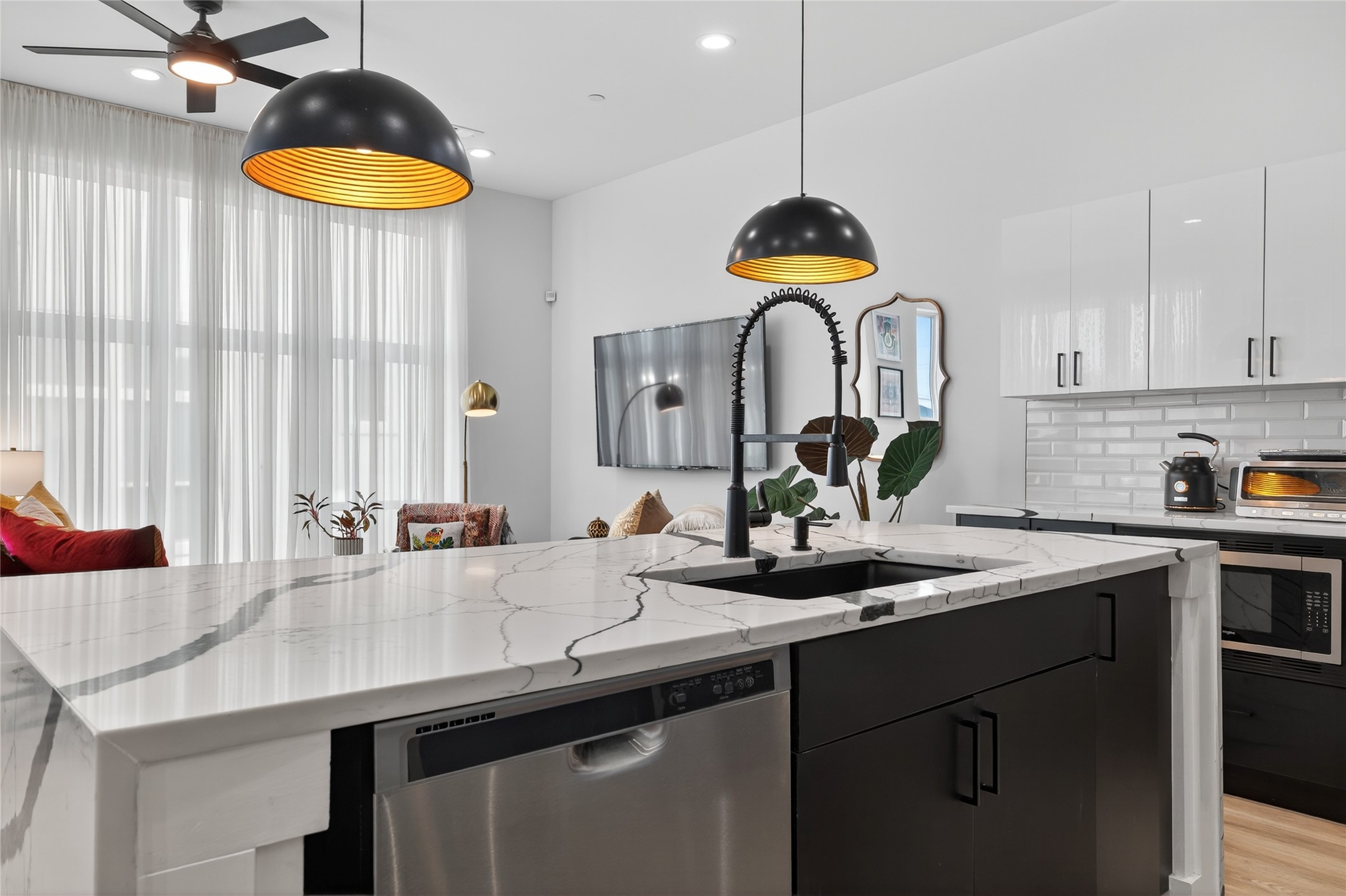 2102 N Prairie Avenue 105