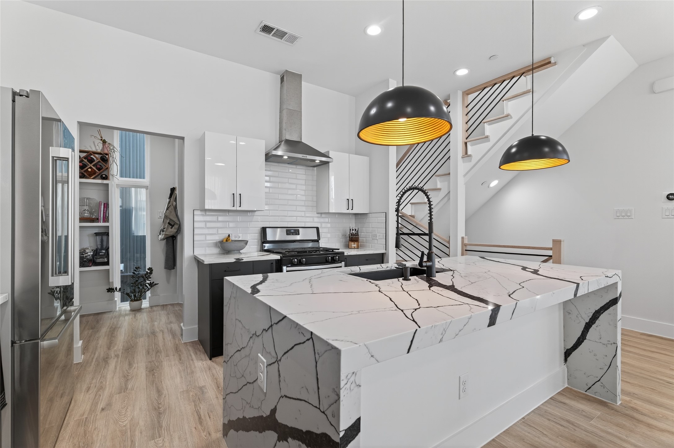 2102 N Prairie Avenue 105