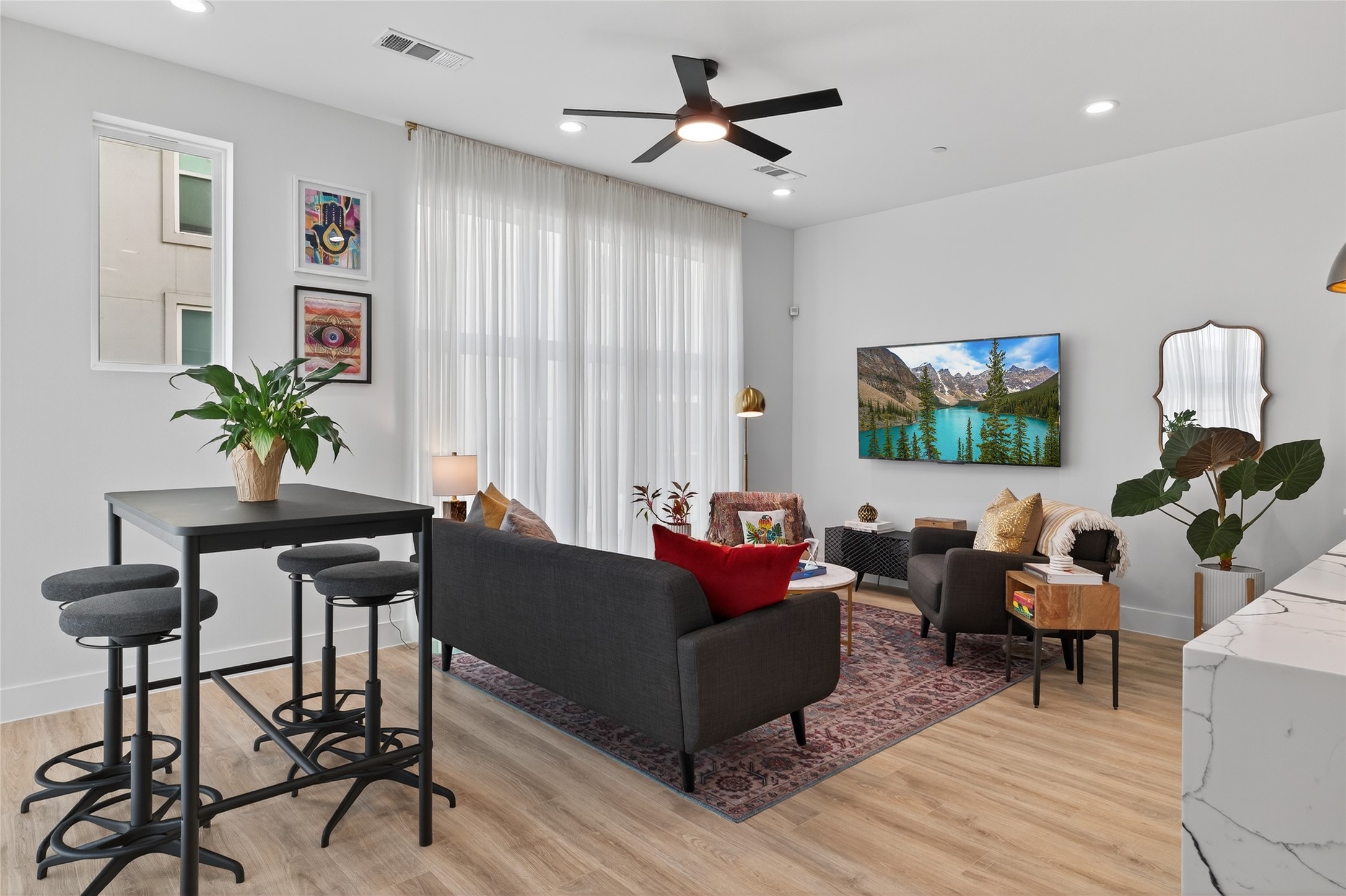 2102 N Prairie Avenue 105