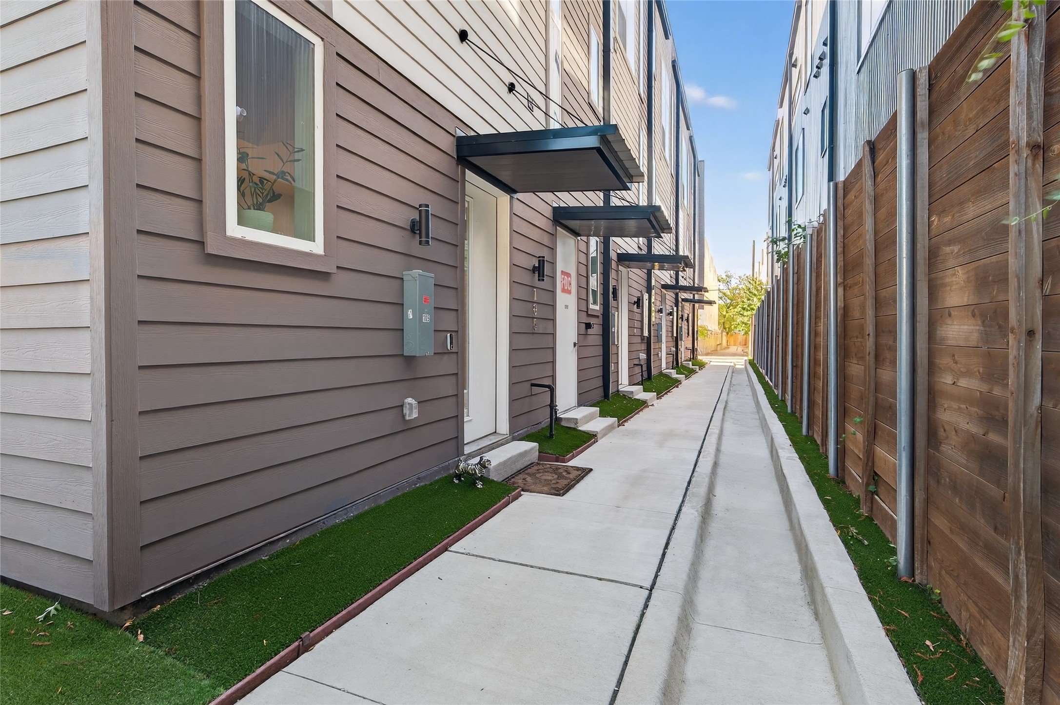 2102 N Prairie Avenue 105