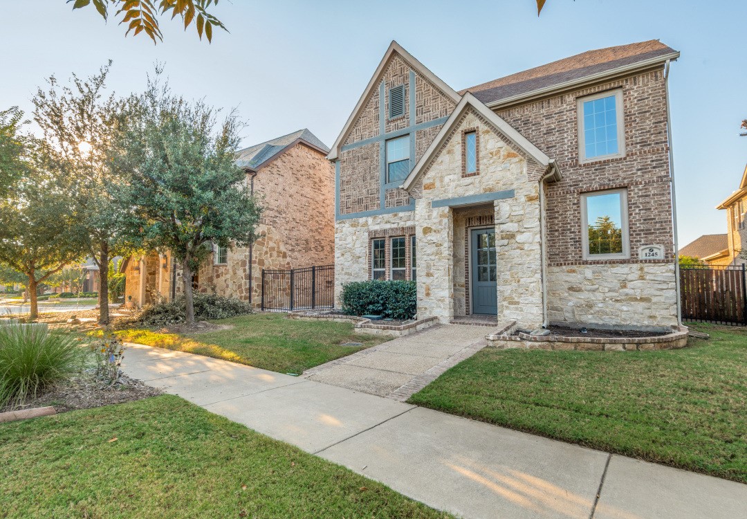 1245 W Harris Hawk Way