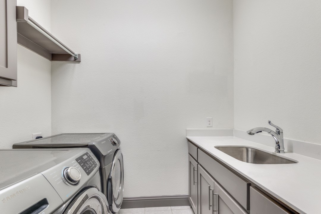 1245 W Harris Hawk Way