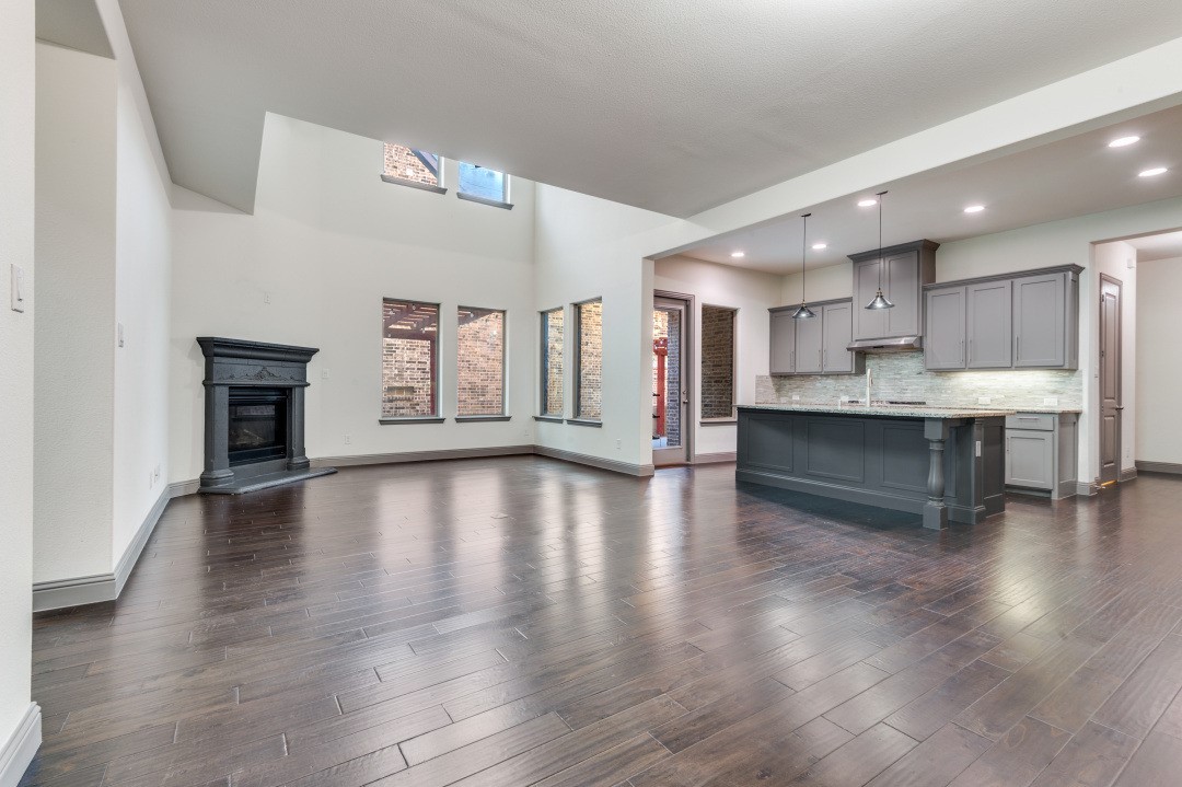 1245 W Harris Hawk Way