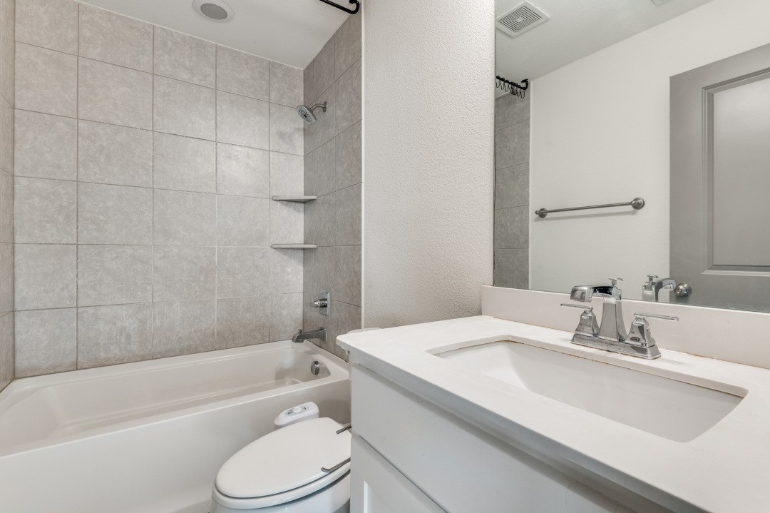 1245 W Harris Hawk Way