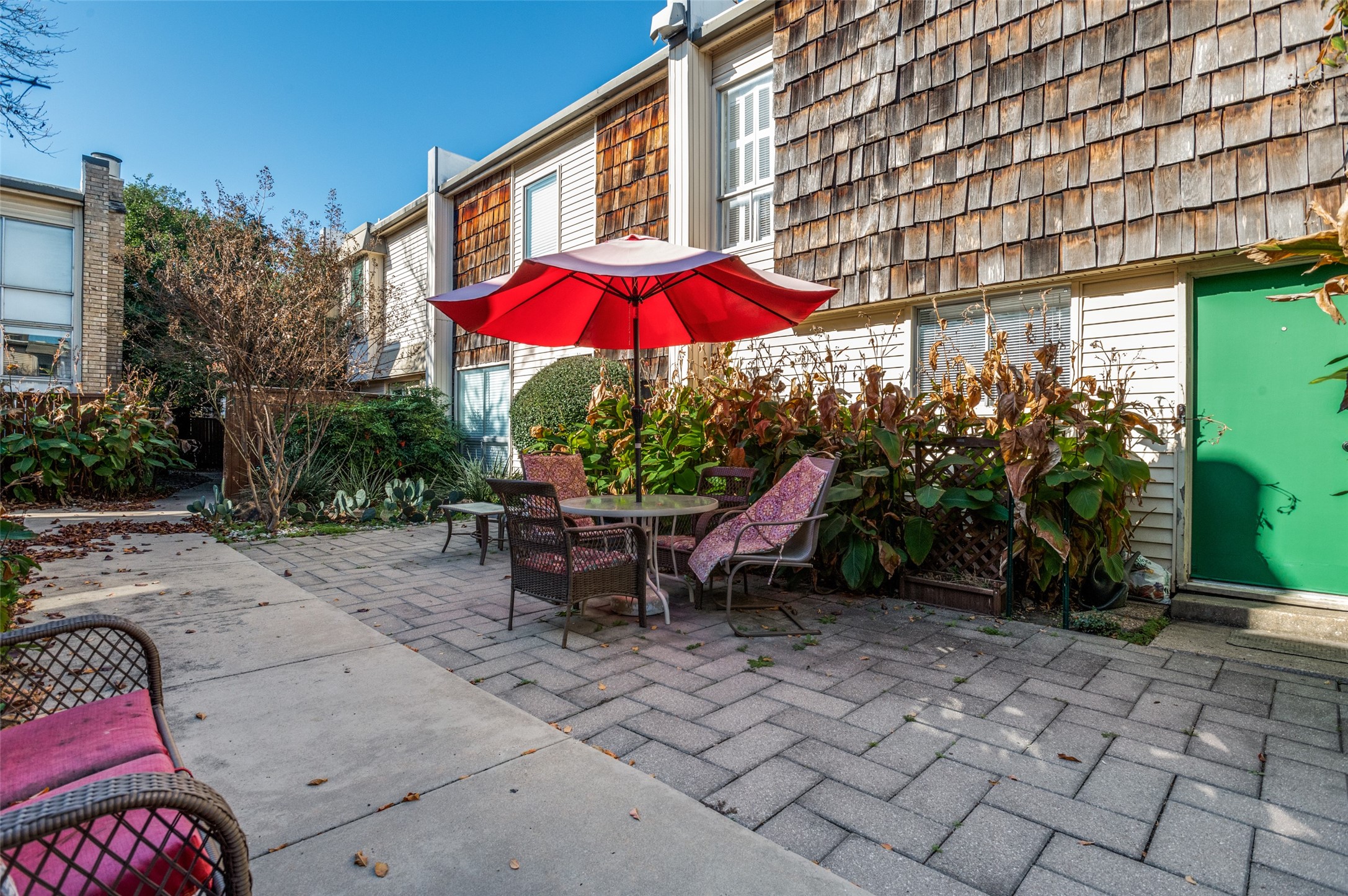 2702 Douglas Avenue 129