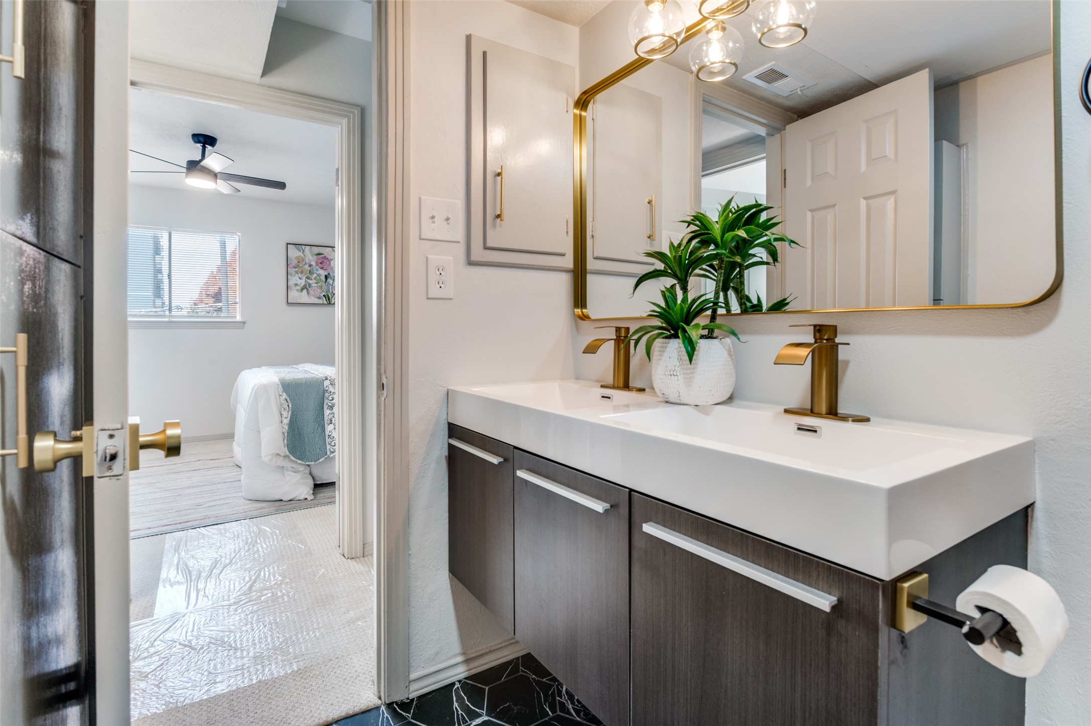 2702 Douglas Avenue 129