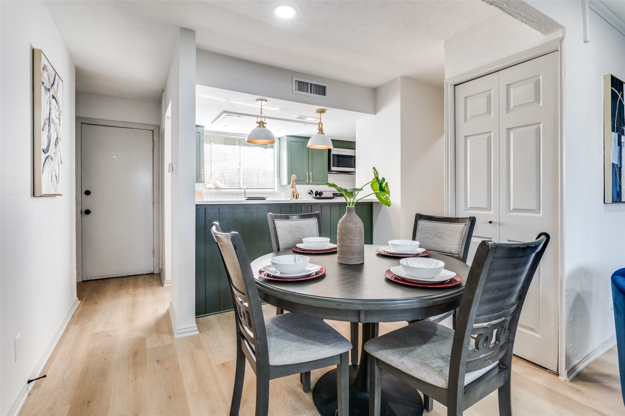 2702 Douglas Avenue 129