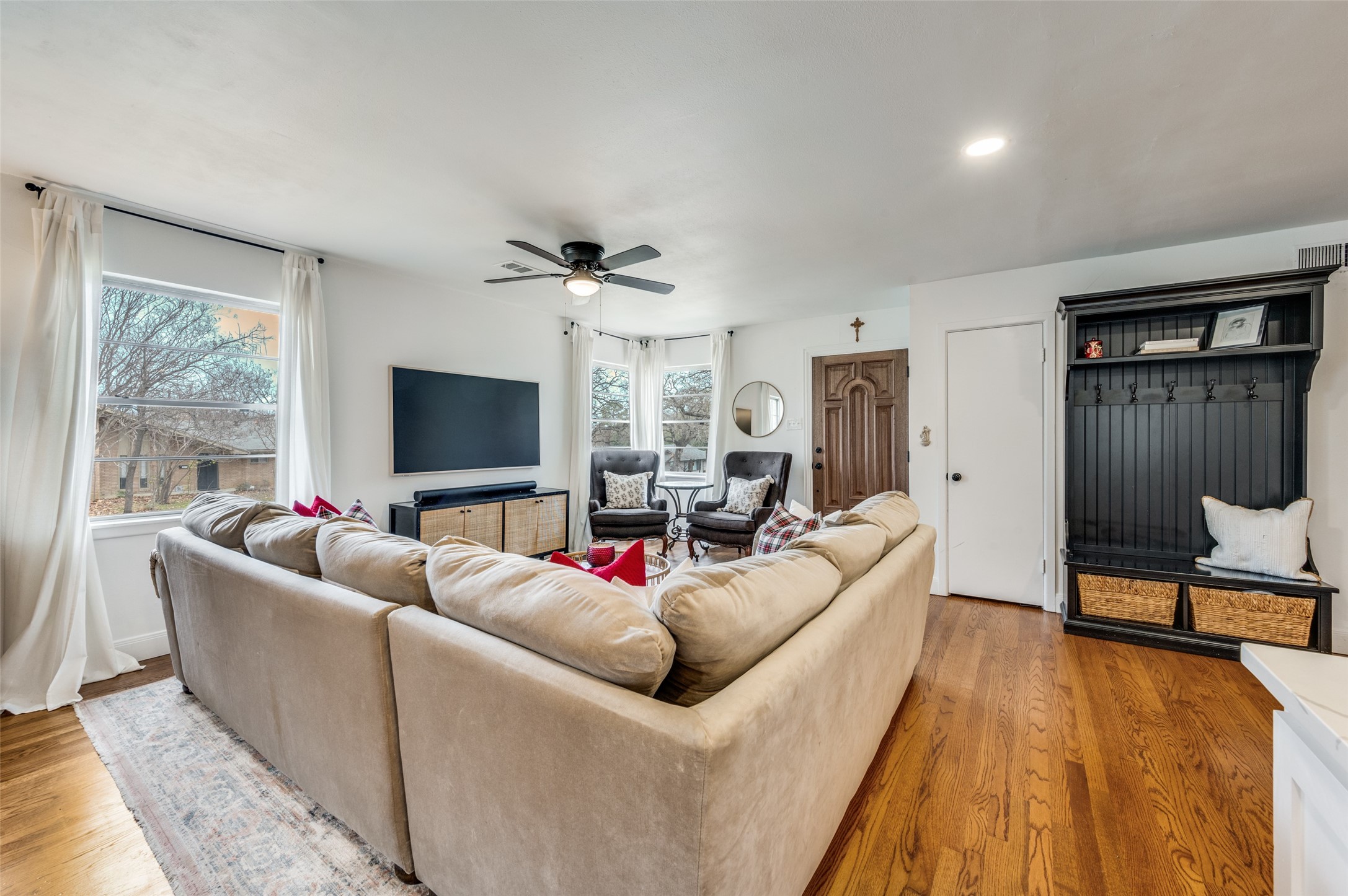 416 Lakeside Drive