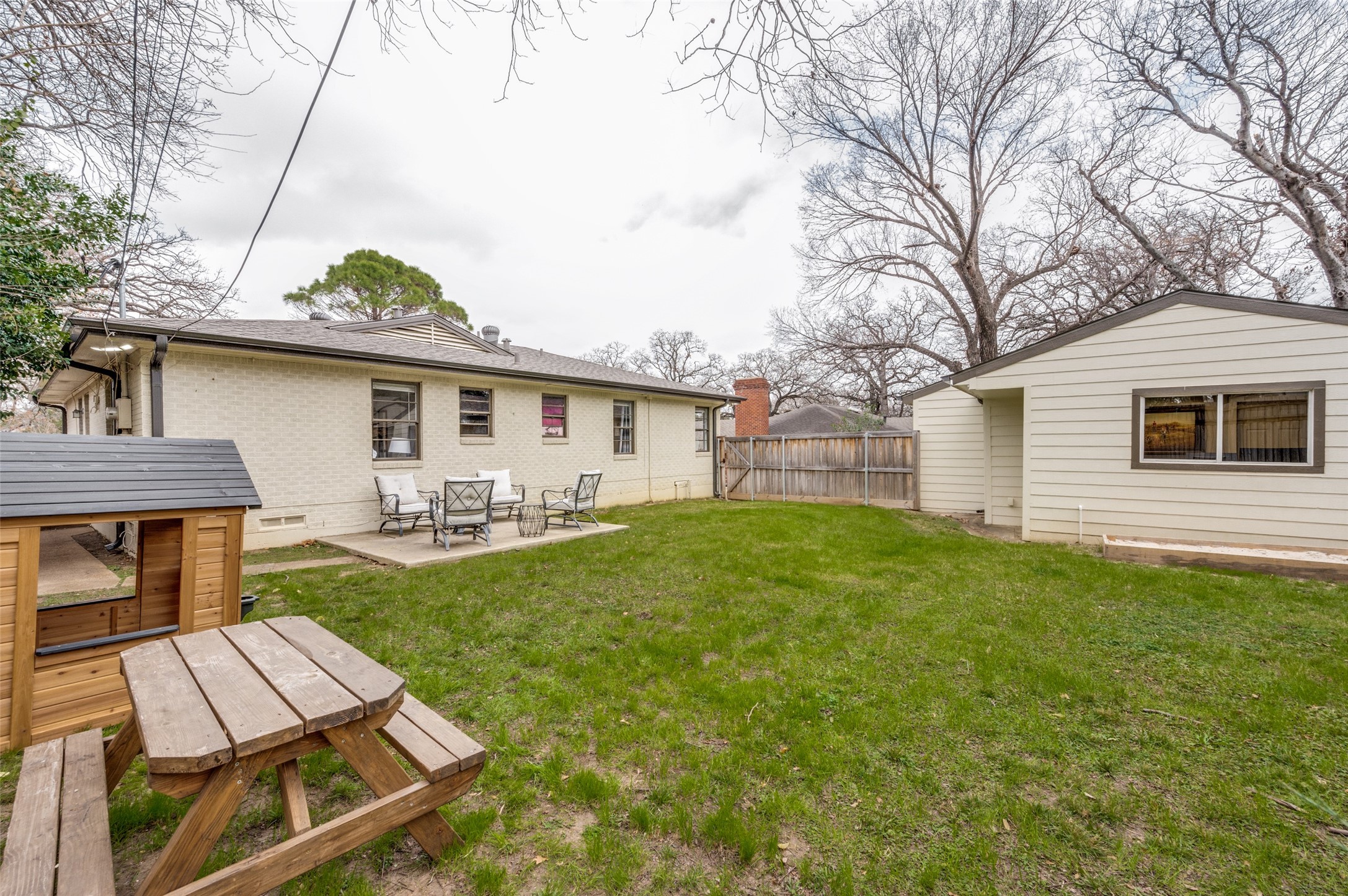 416 Lakeside Drive