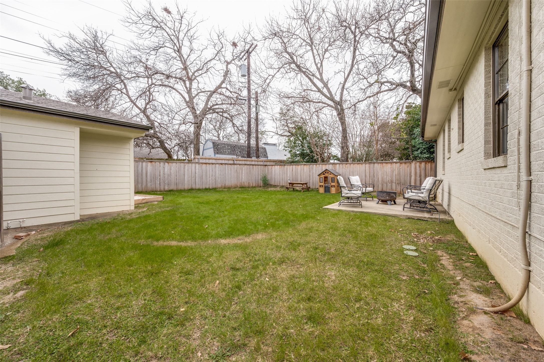 416 Lakeside Drive