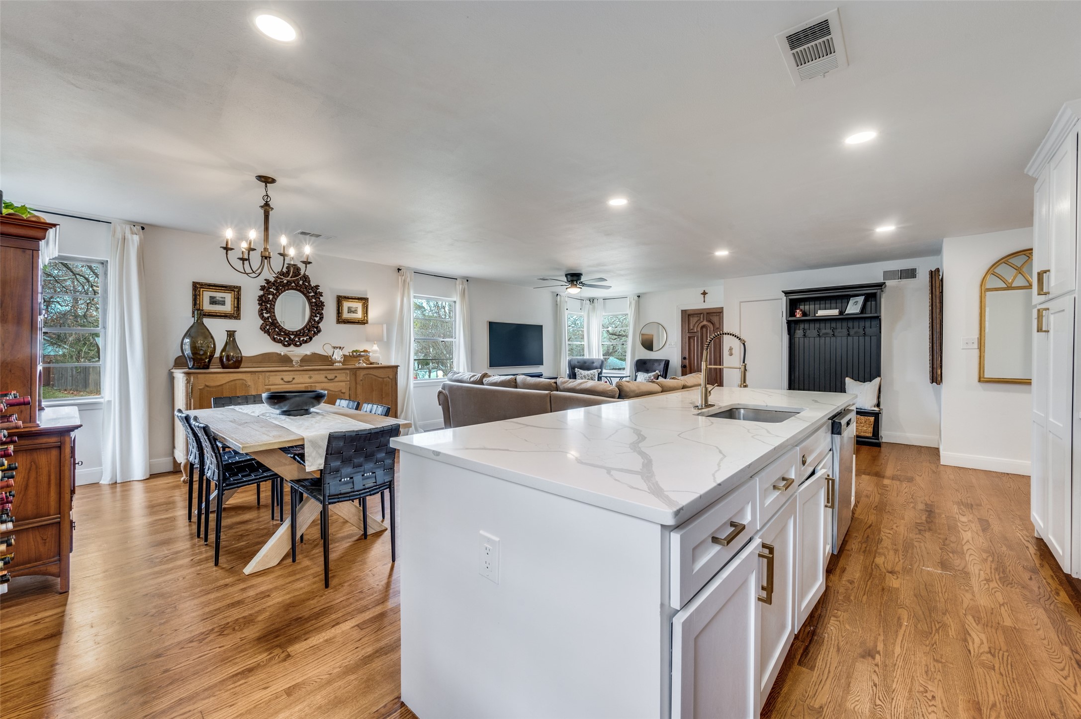 416 Lakeside Drive