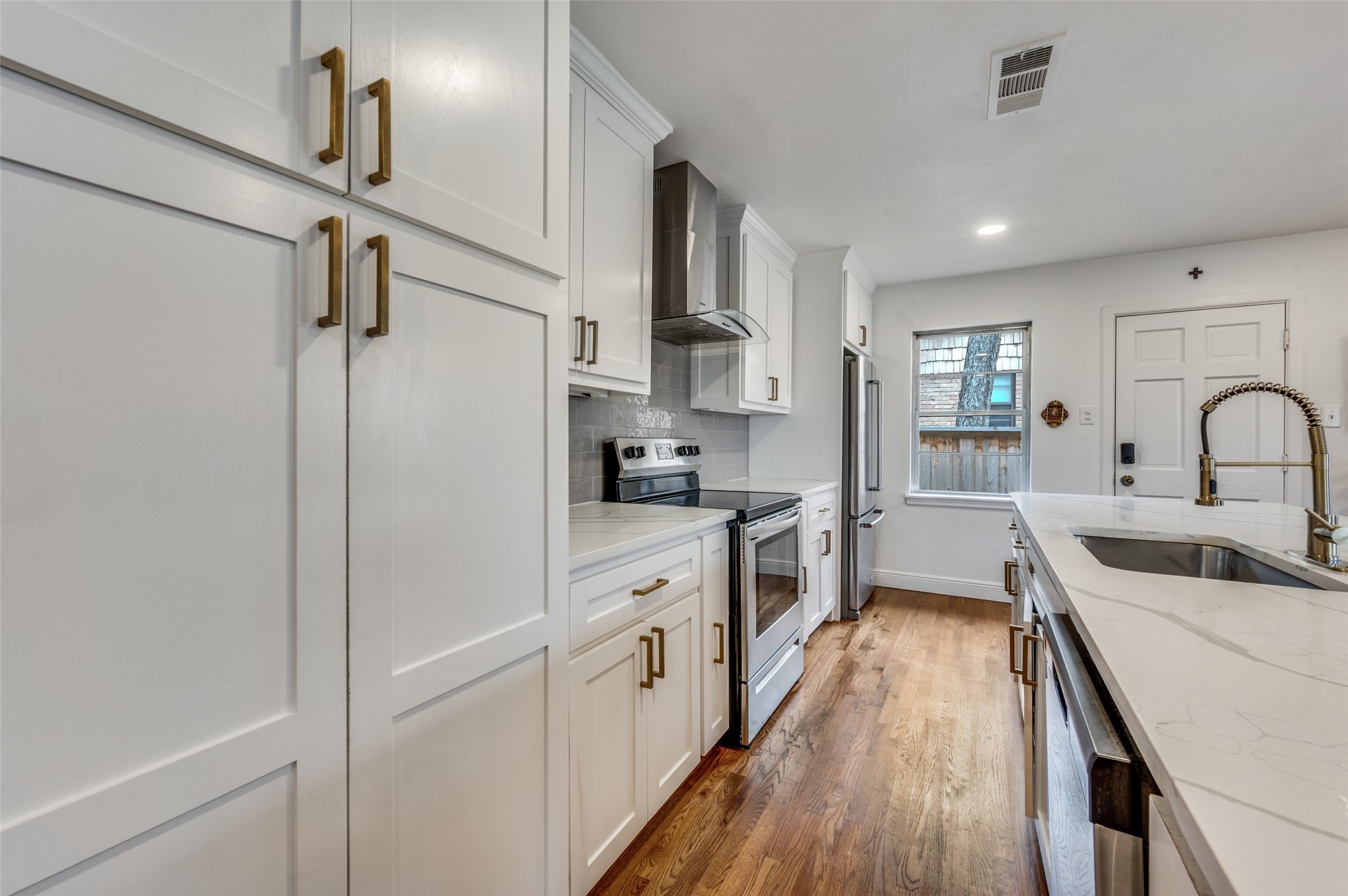 416 Lakeside Drive