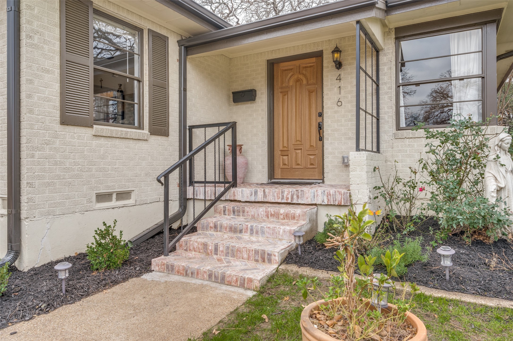 416 Lakeside Drive