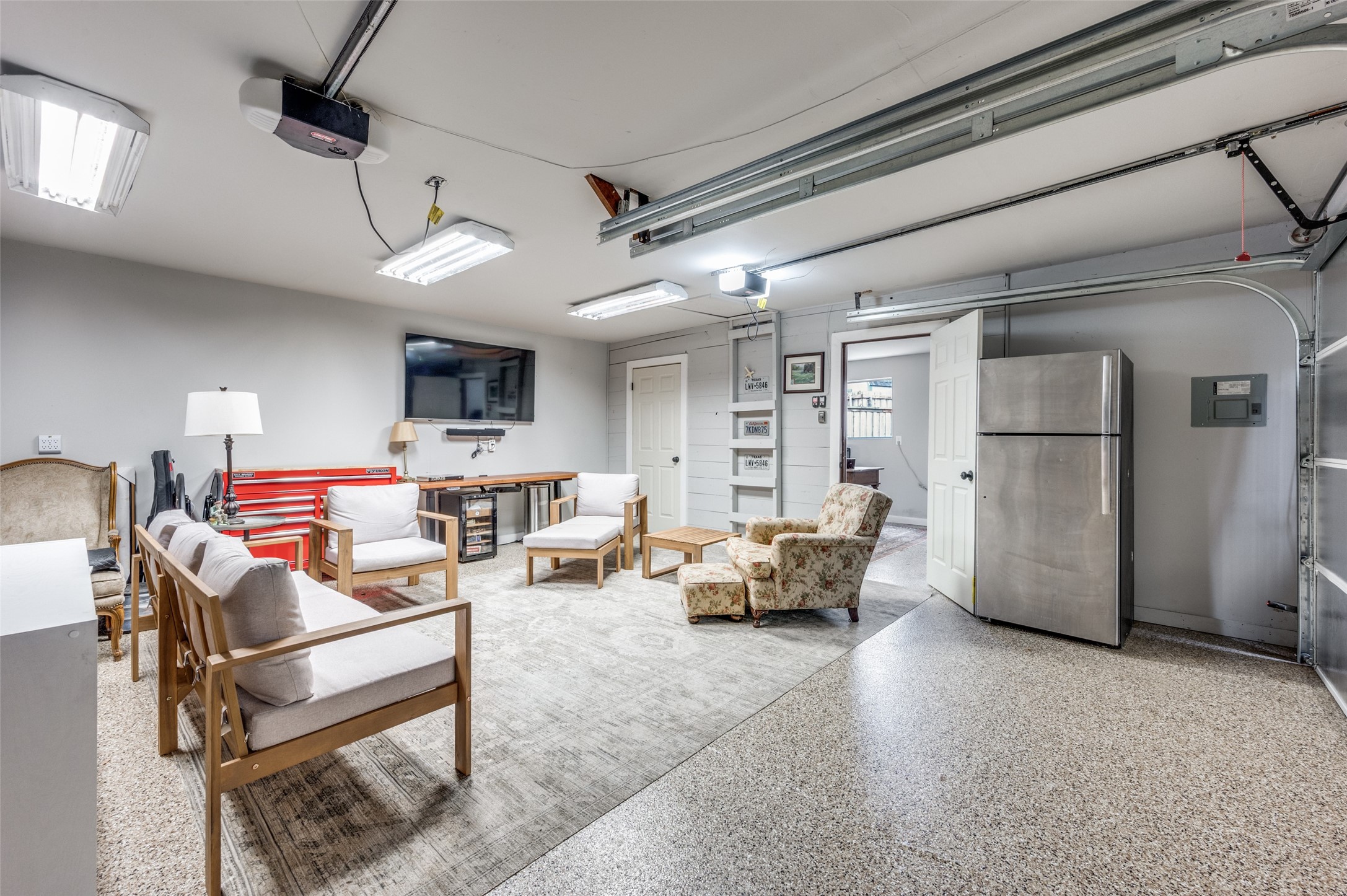 416 Lakeside Drive