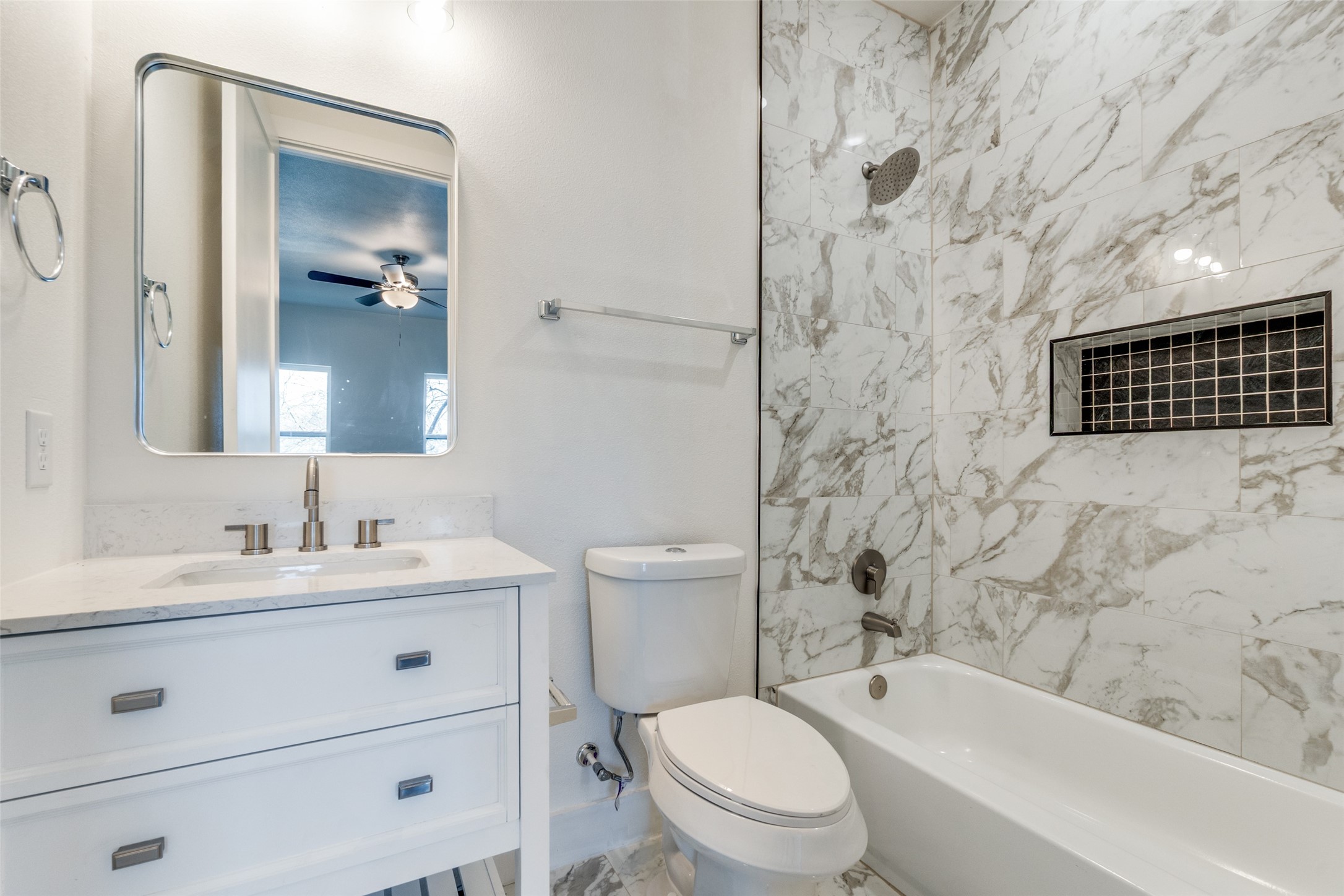 402 S Henderson Avenue