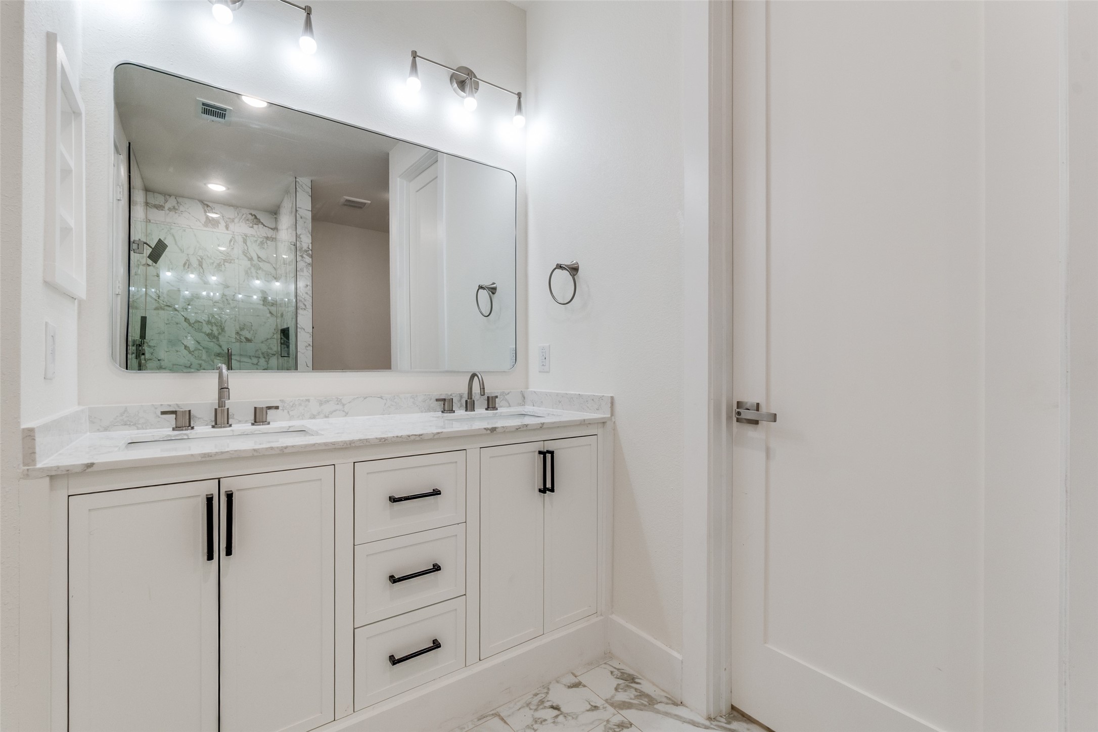 402 S Henderson Avenue