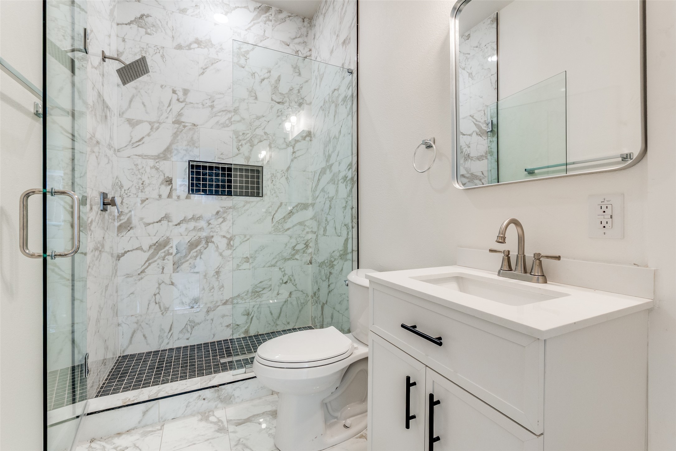 402 S Henderson Avenue