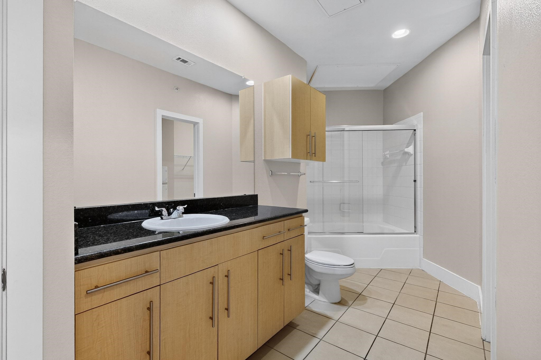 4414 Cedar Springs Road 323