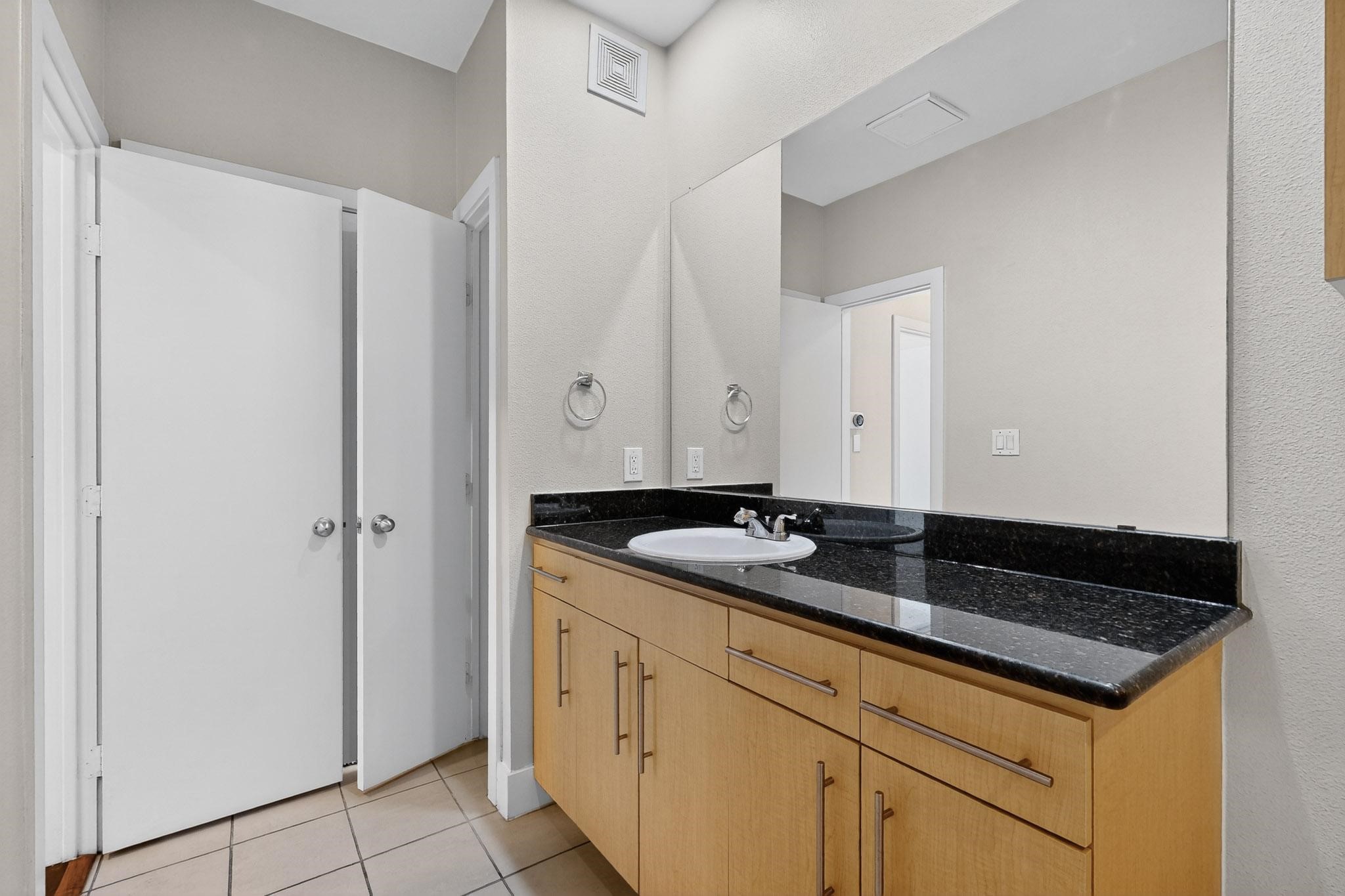 4414 Cedar Springs Road 323