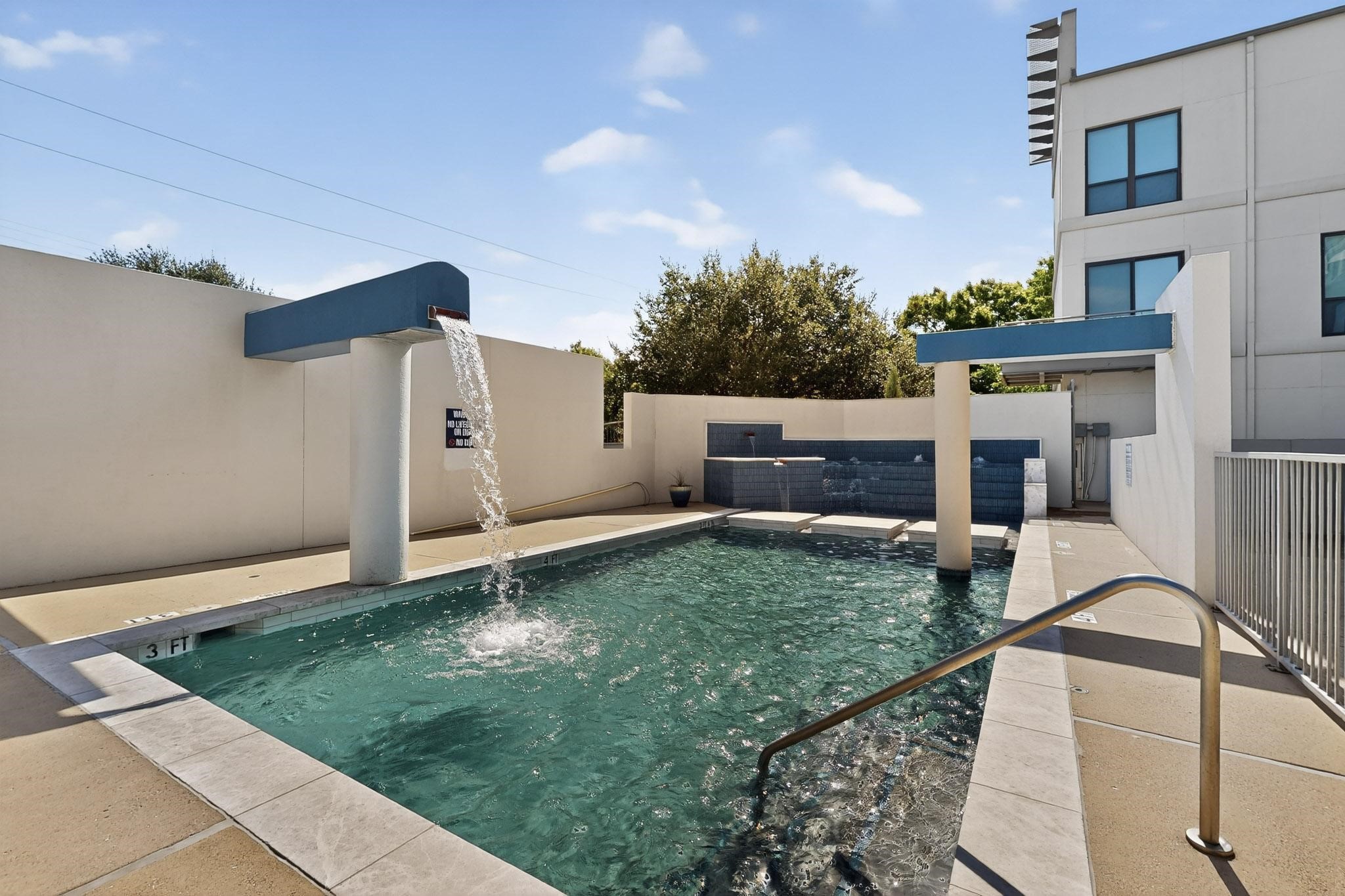 4414 Cedar Springs Road 323