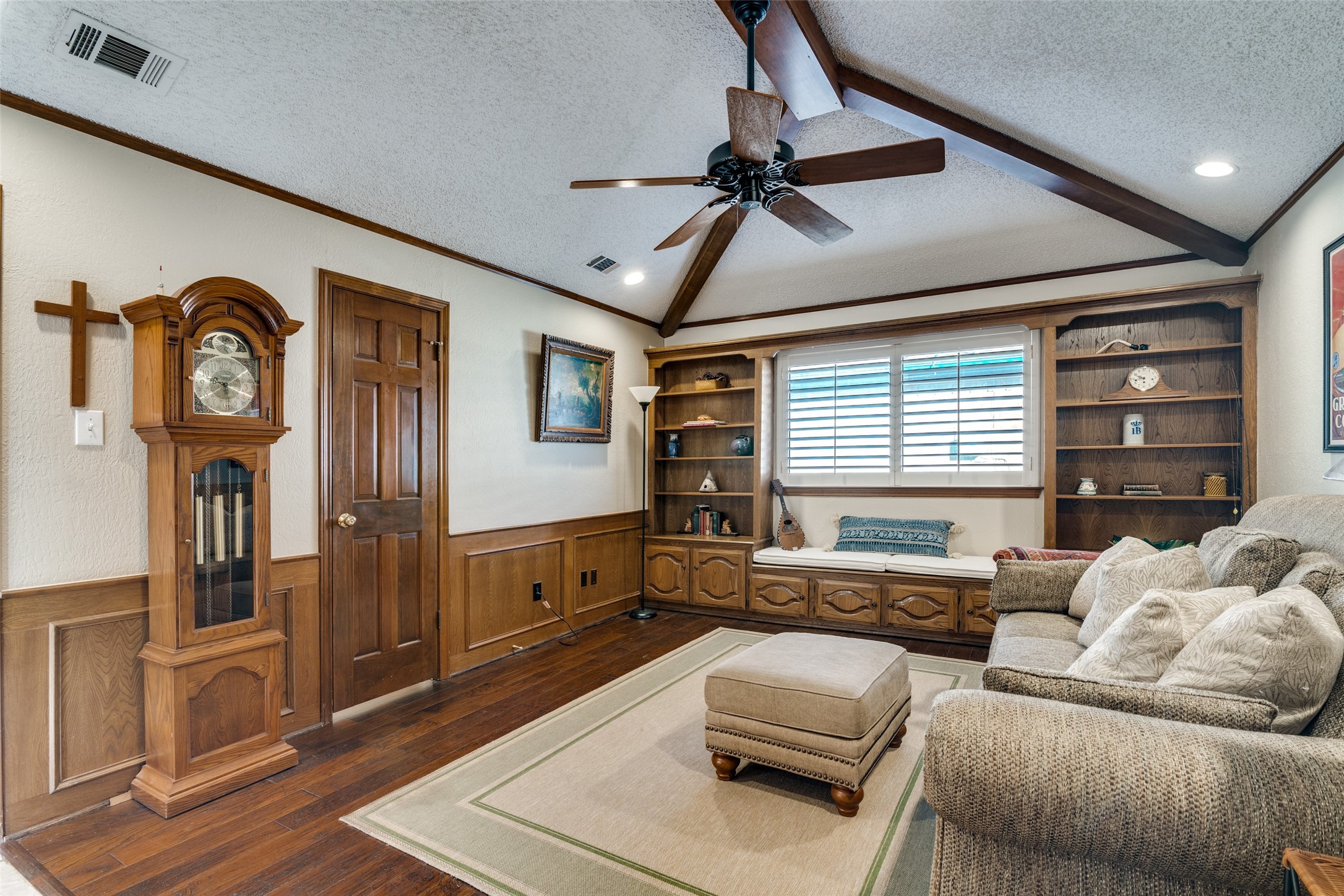 1402 Sherwood Drive