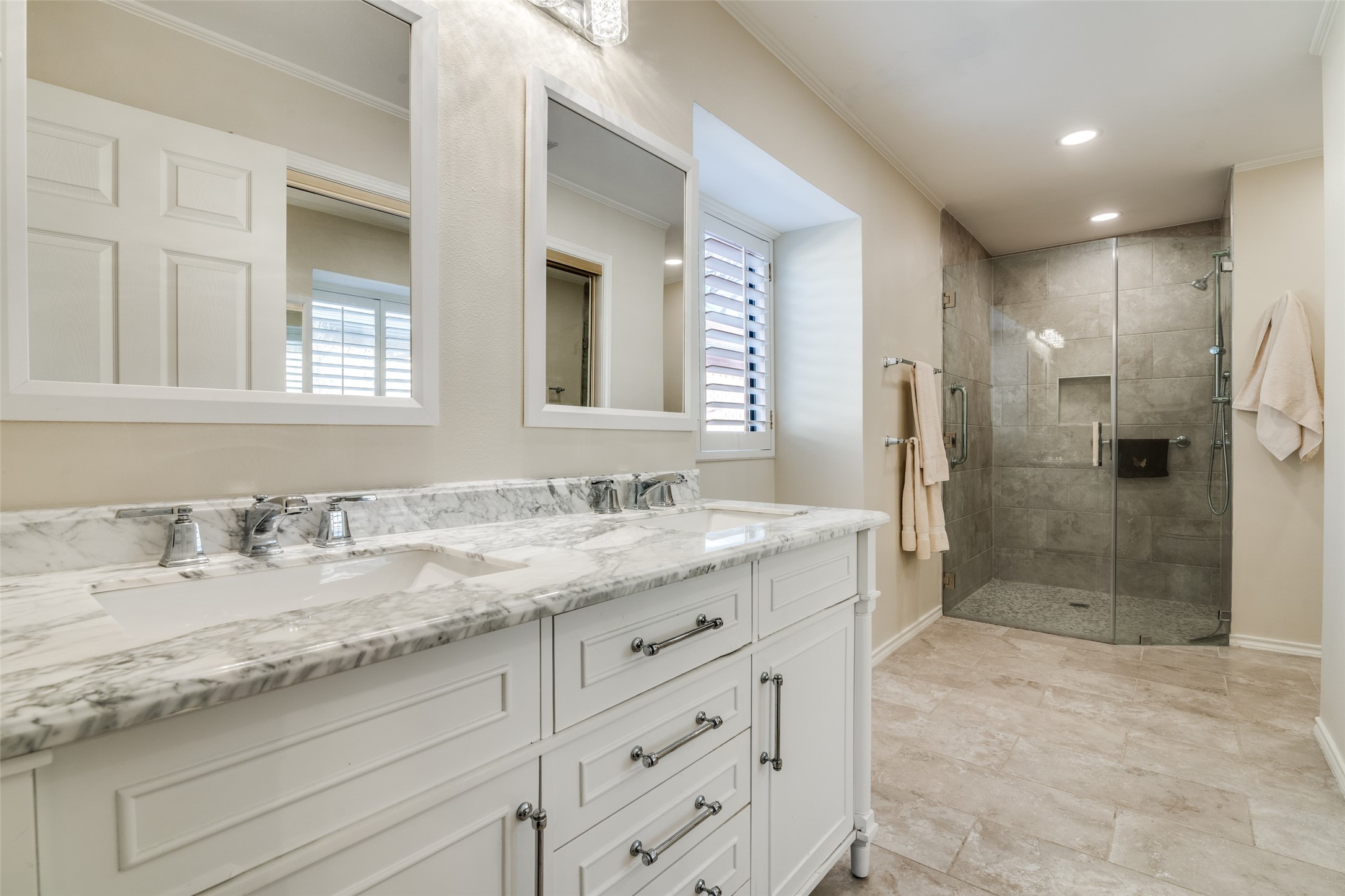 1402 Sherwood Drive