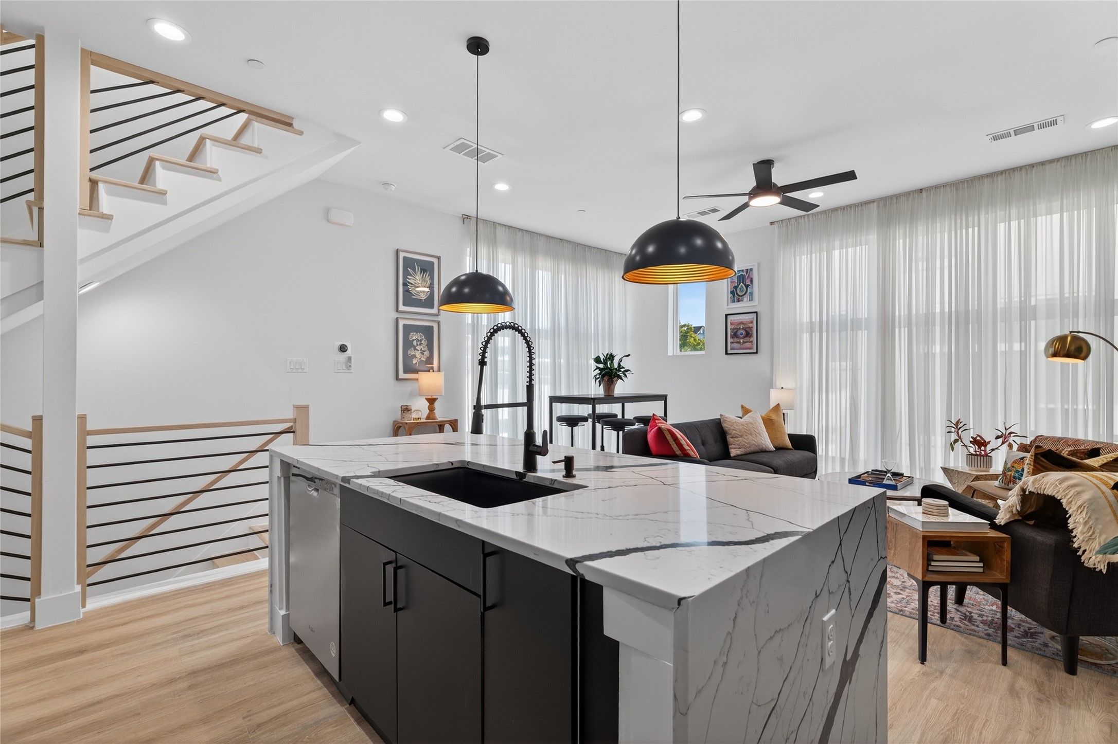 2102 N Prairie Avenue 105