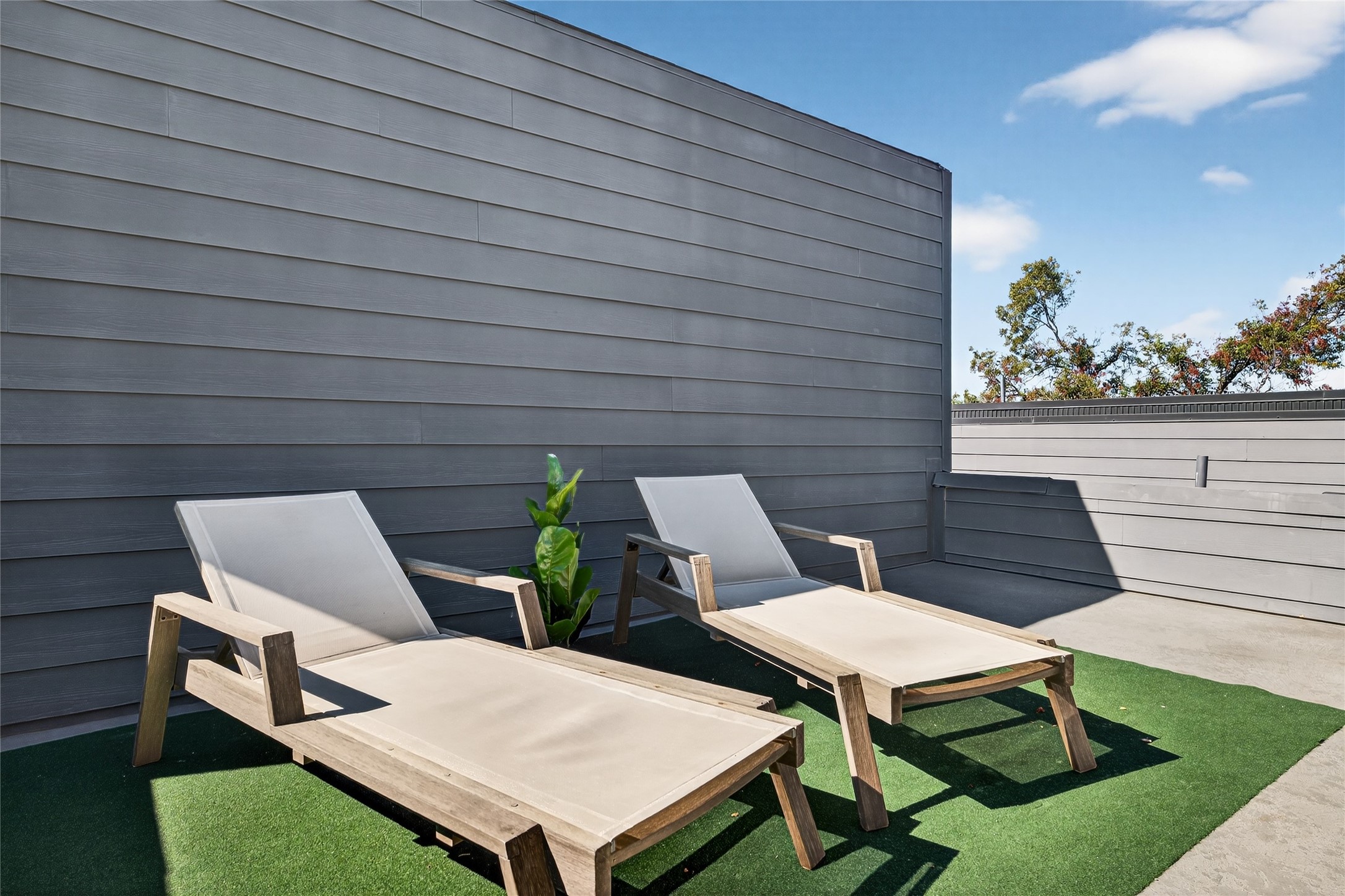 2102 N Prairie Avenue 105