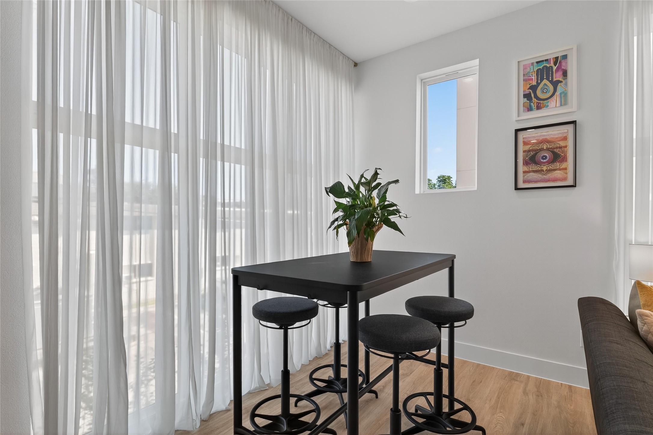 2102 N Prairie Avenue 105