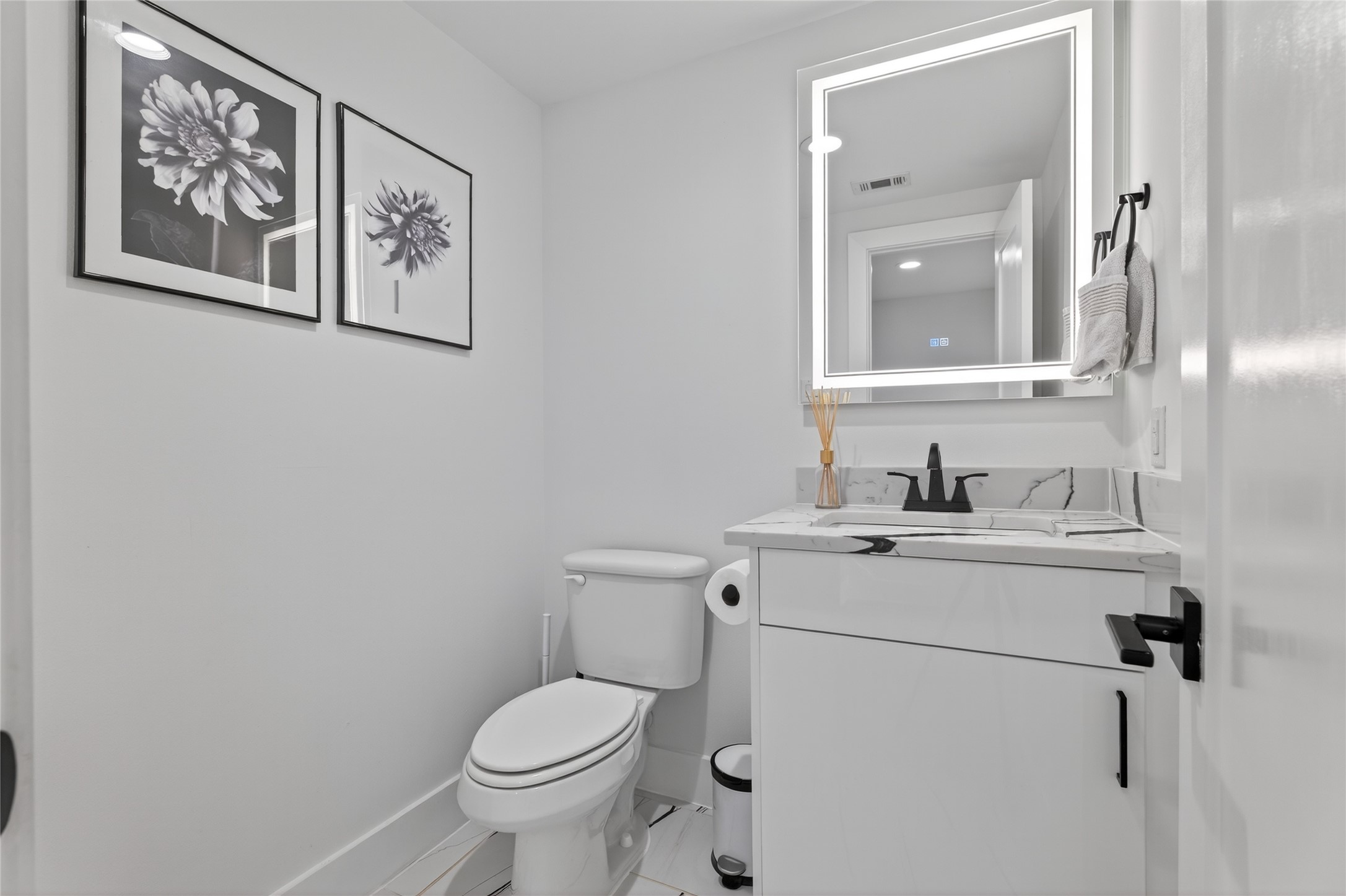 2102 N Prairie Avenue 105