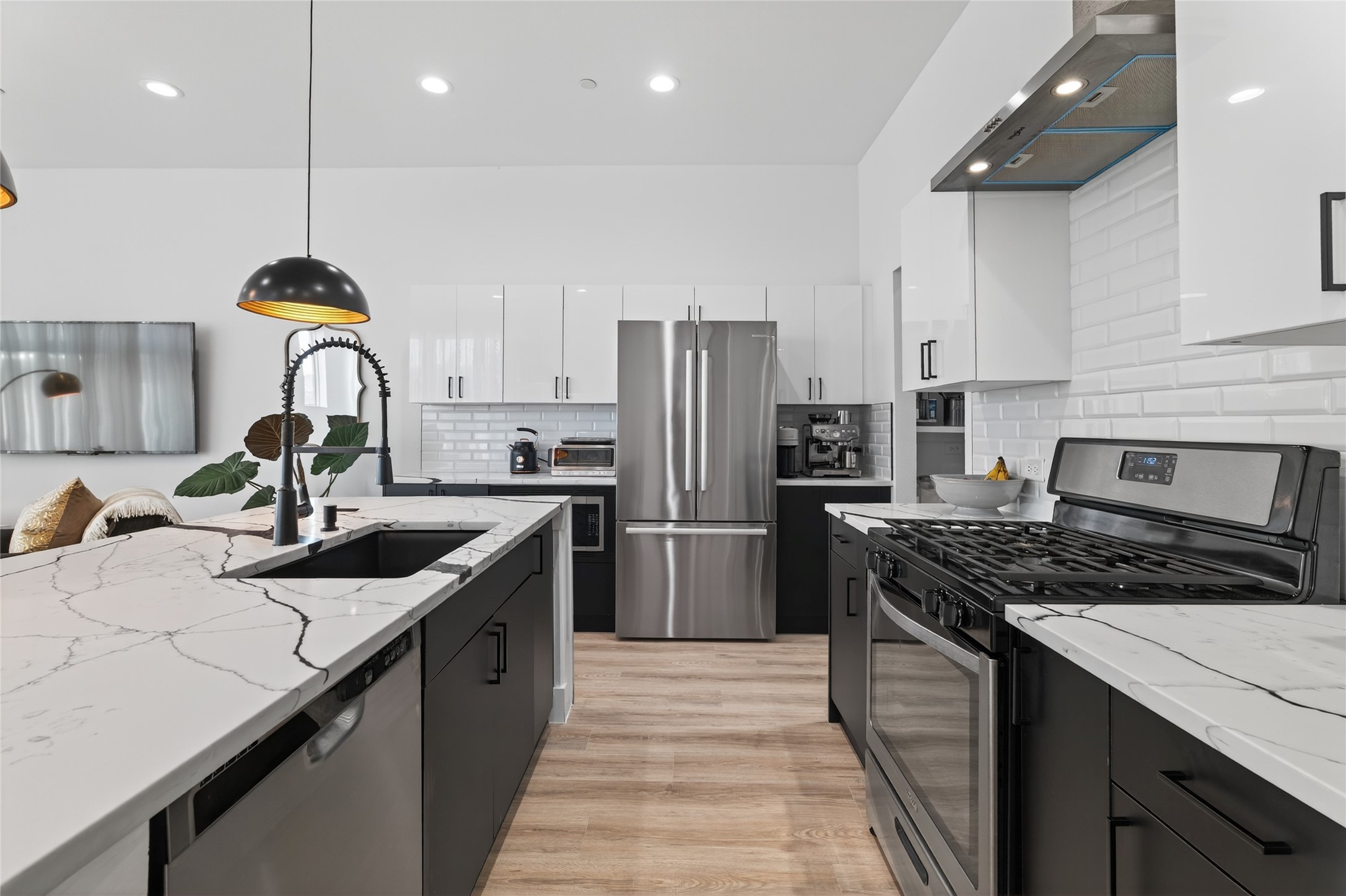 2102 N Prairie Avenue 105