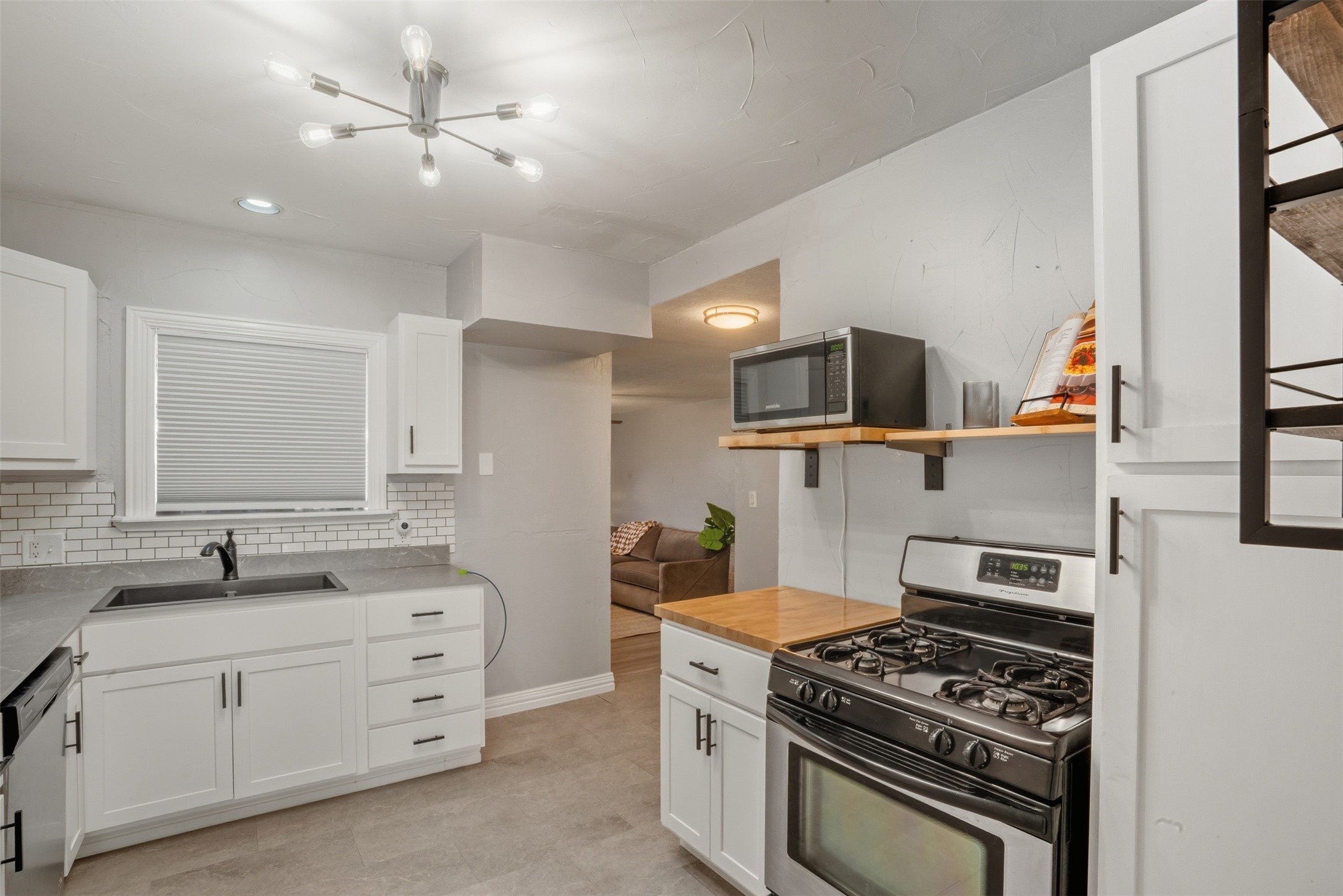 3824 Desert Ridge Drive