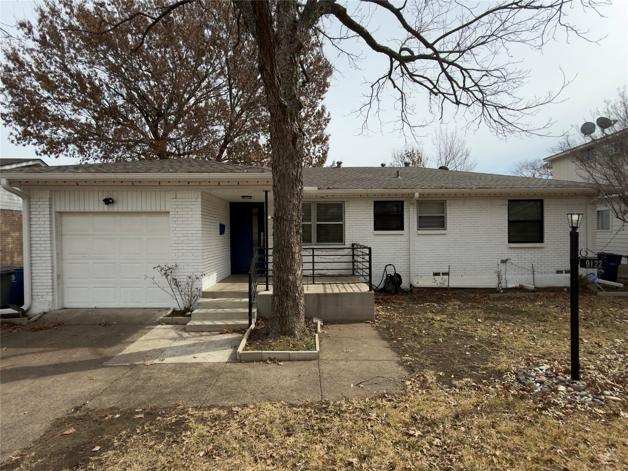 9122 Clearwater Drive