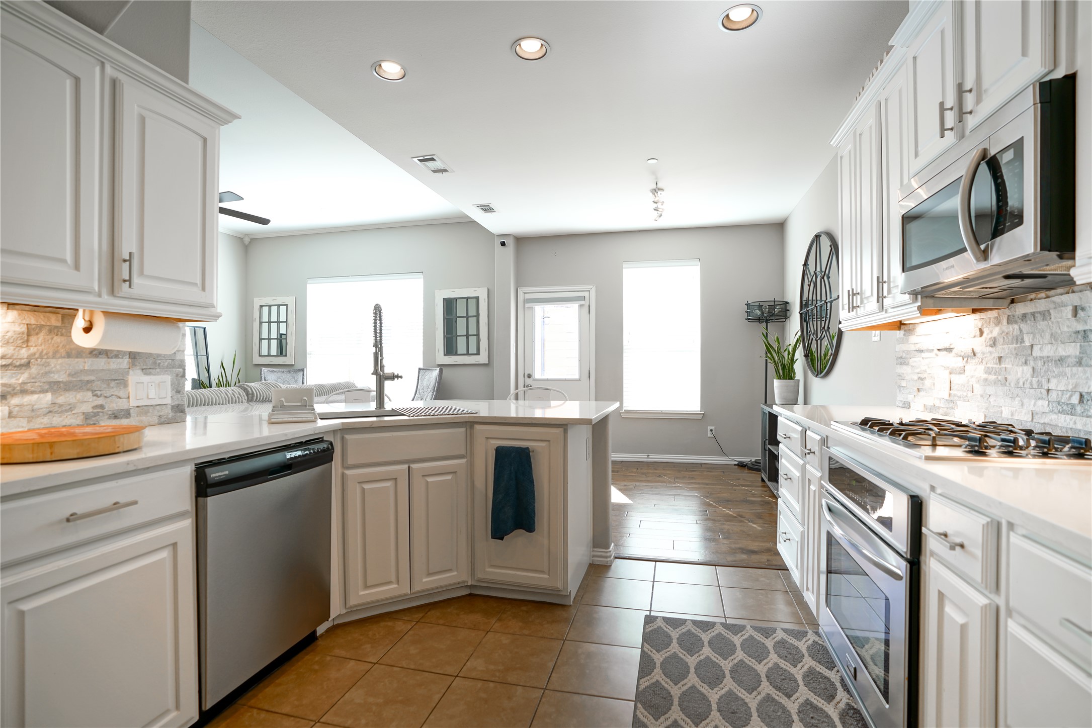 4650 Penelope Lane