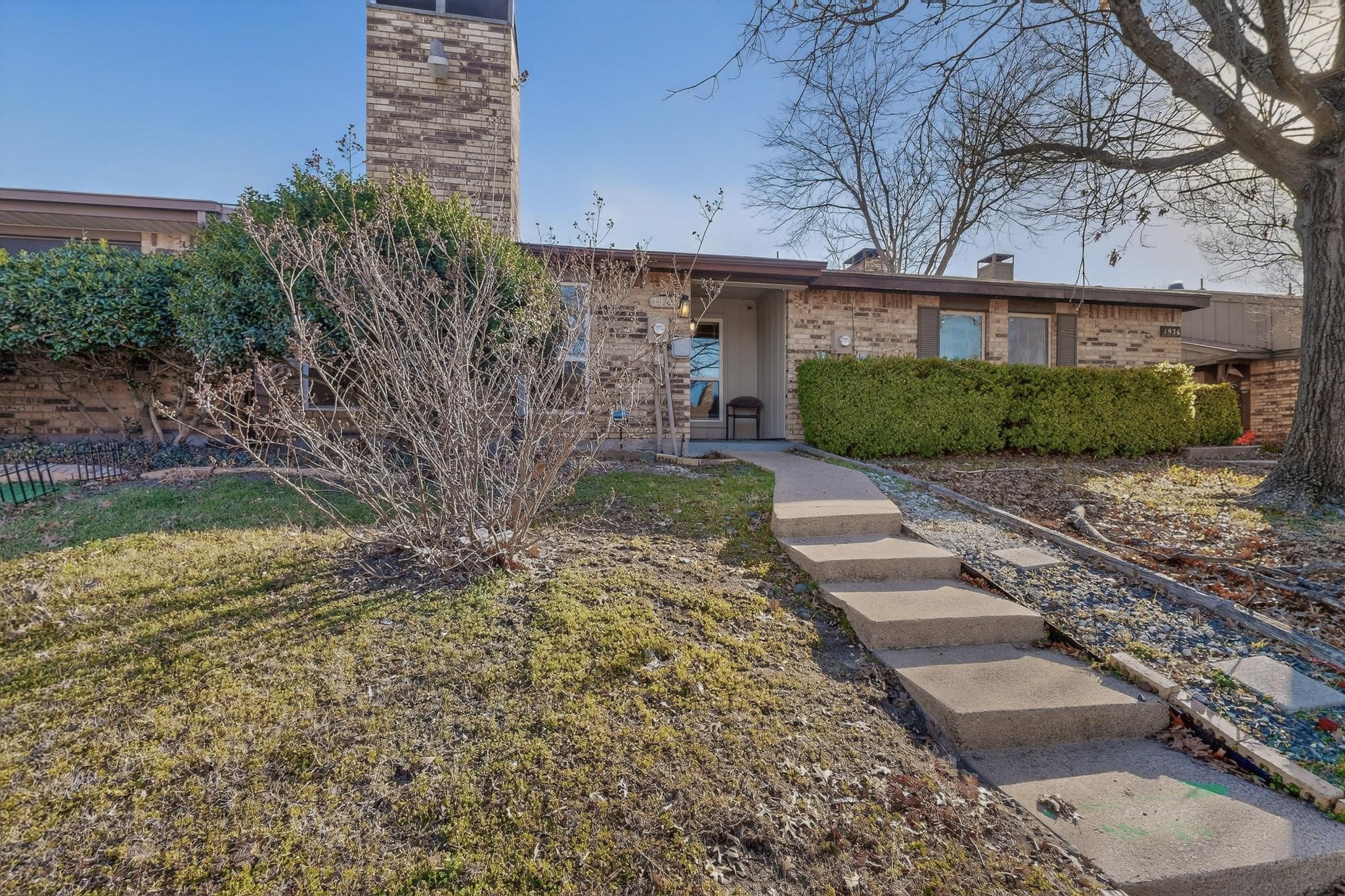 1940 Abshire Lane