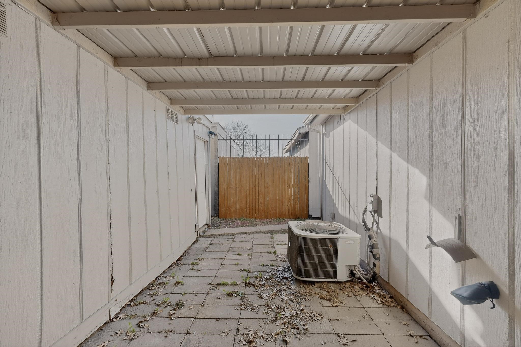 1940 Abshire Lane