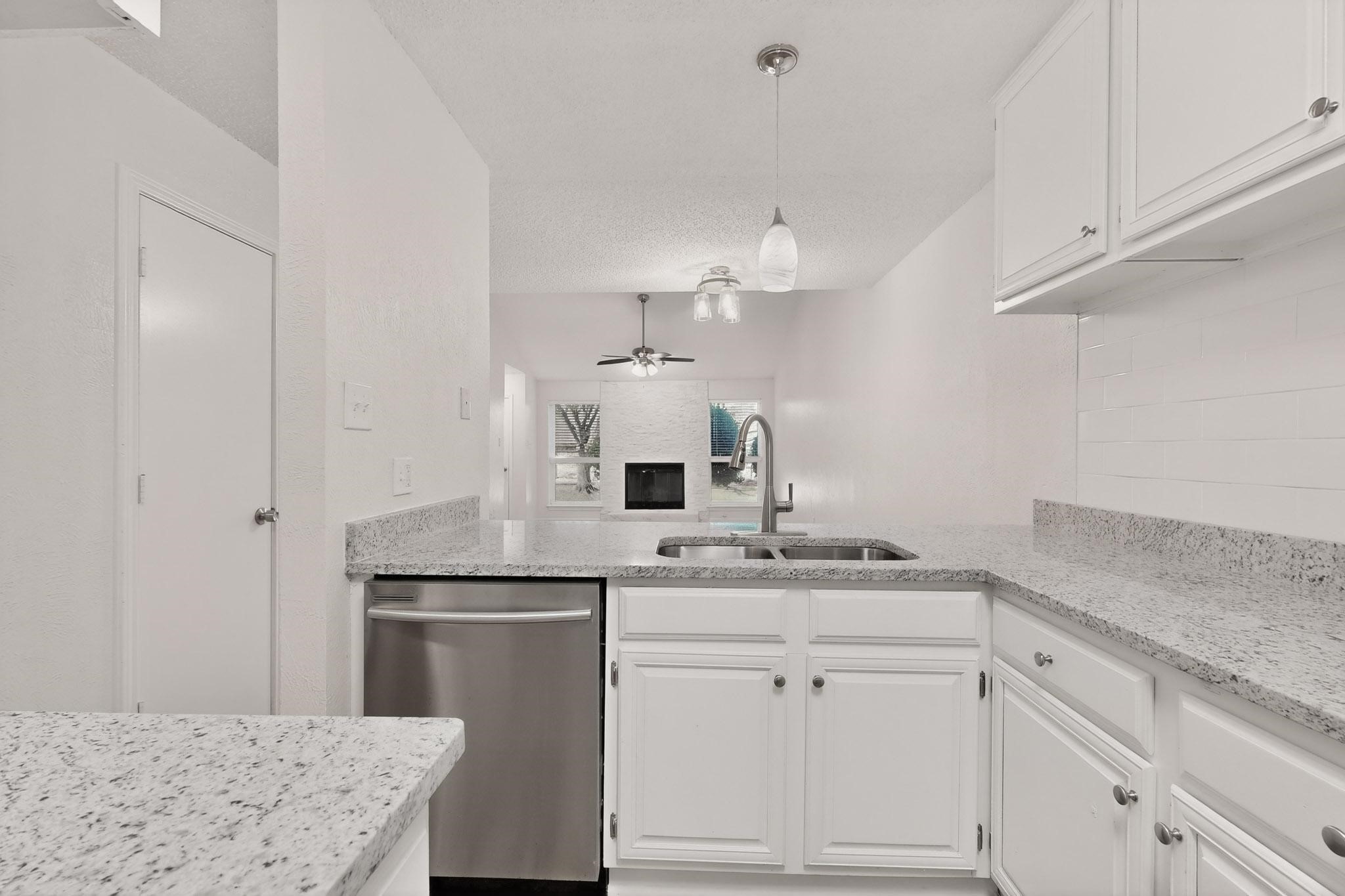 1940 Abshire Lane