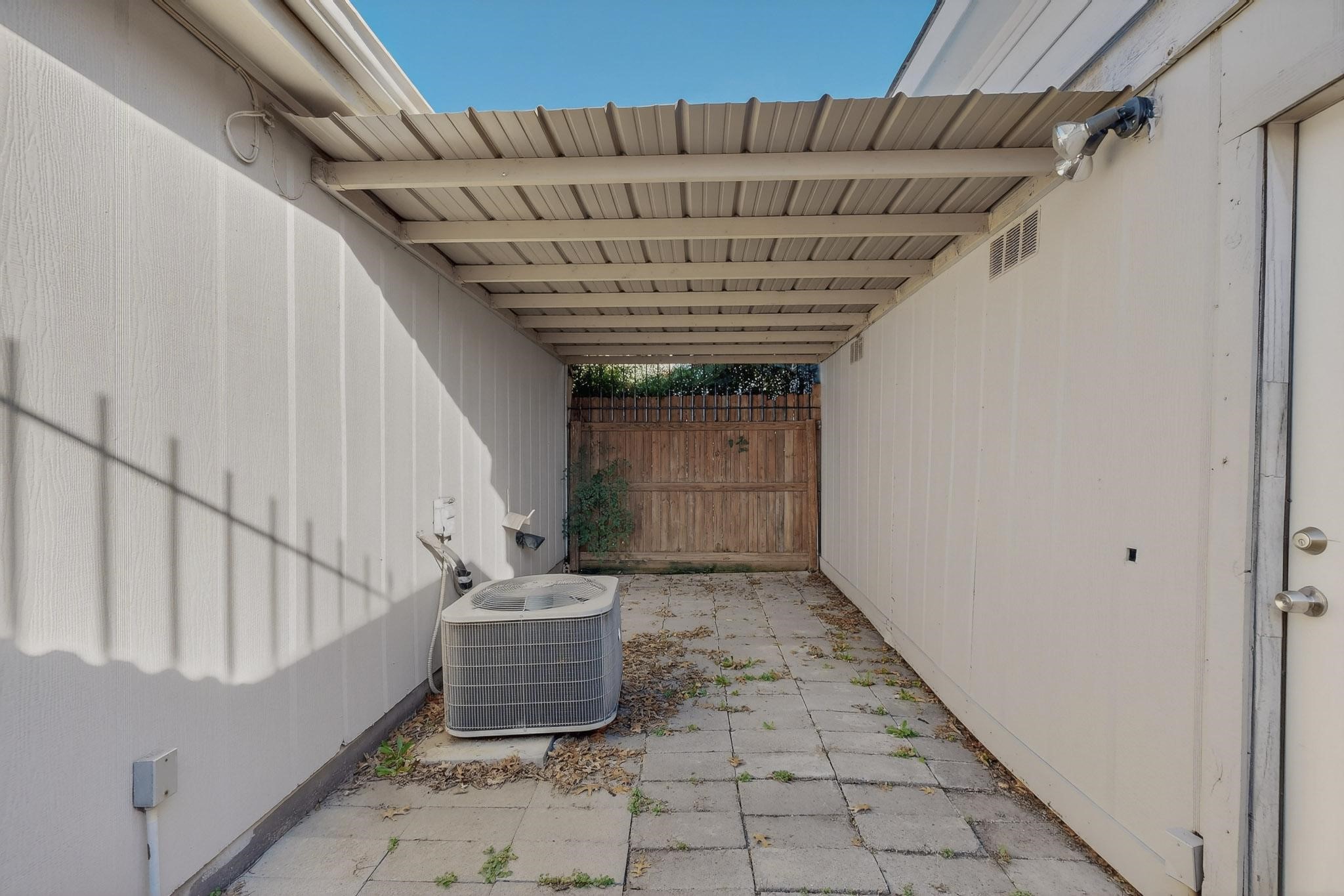 1940 Abshire Lane