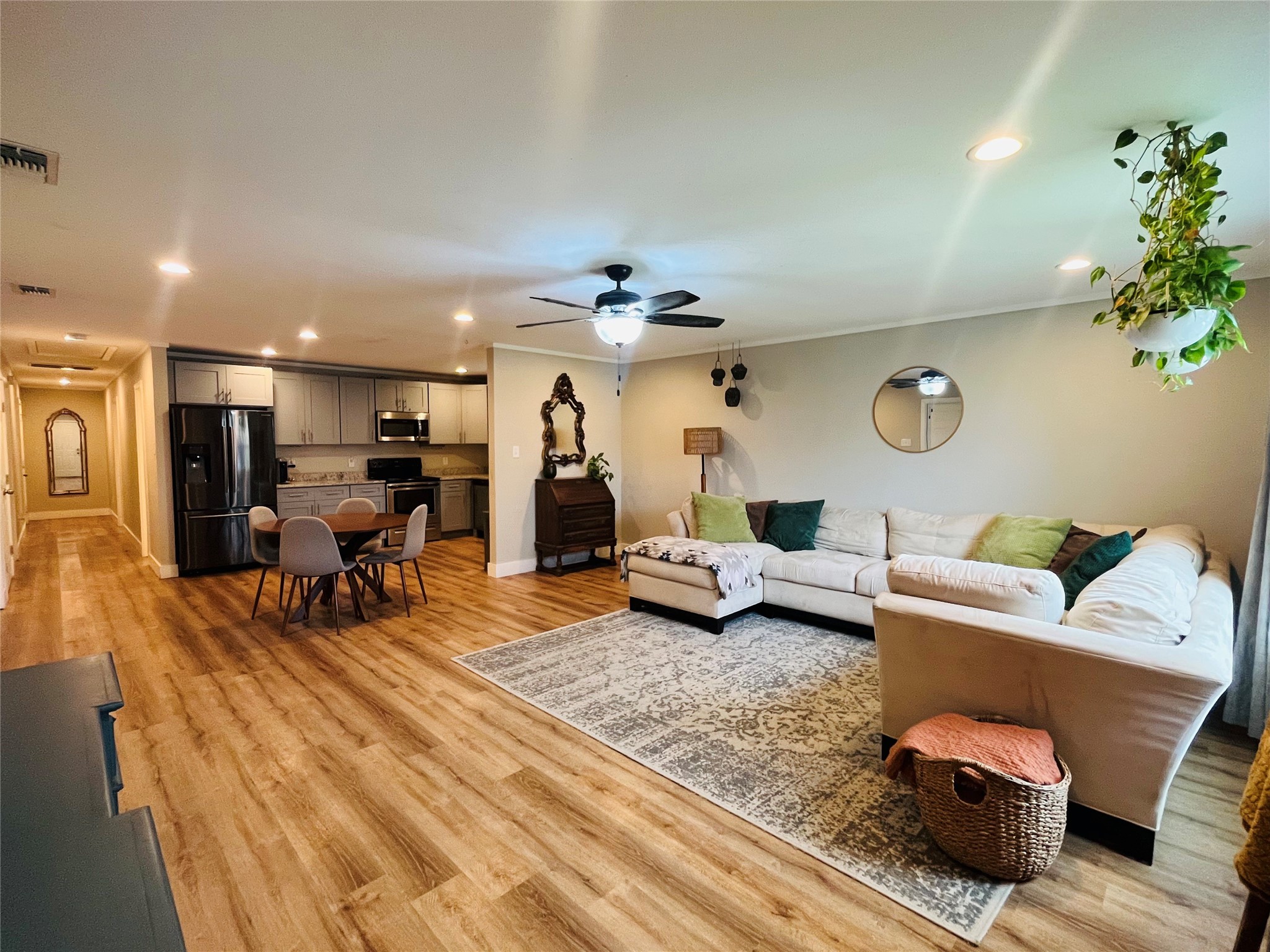 2840 Oakdale