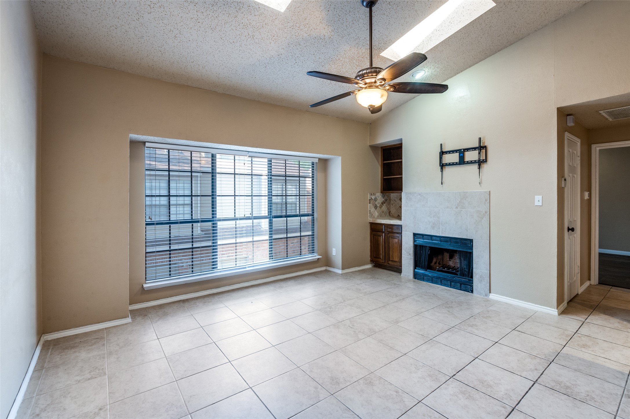 5619 Preston Oaks Road 805