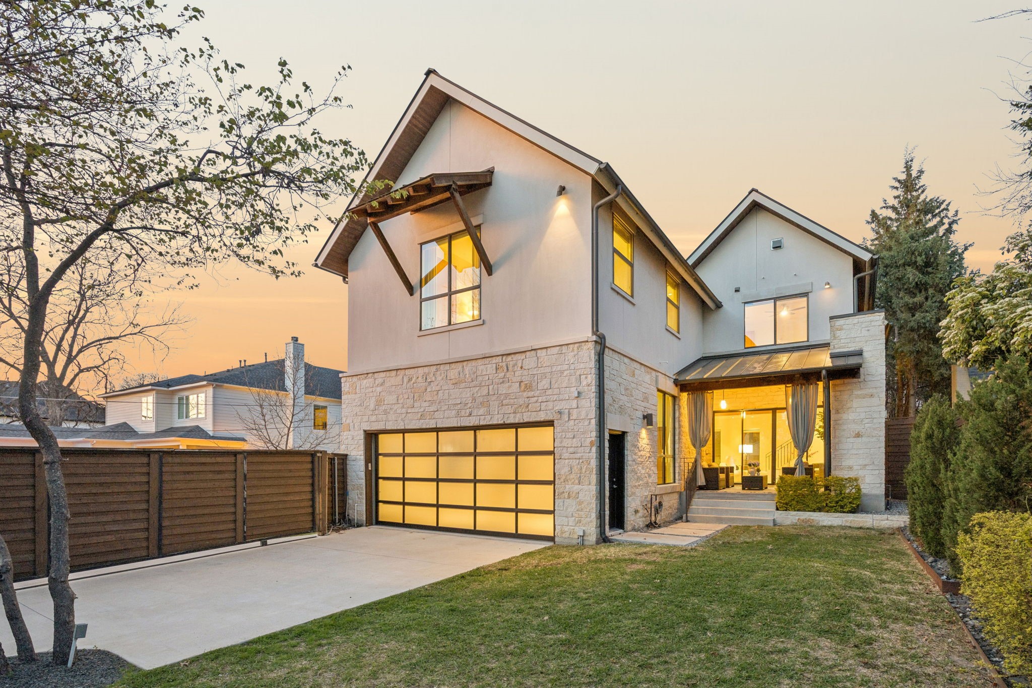 7326 La Vista Drive