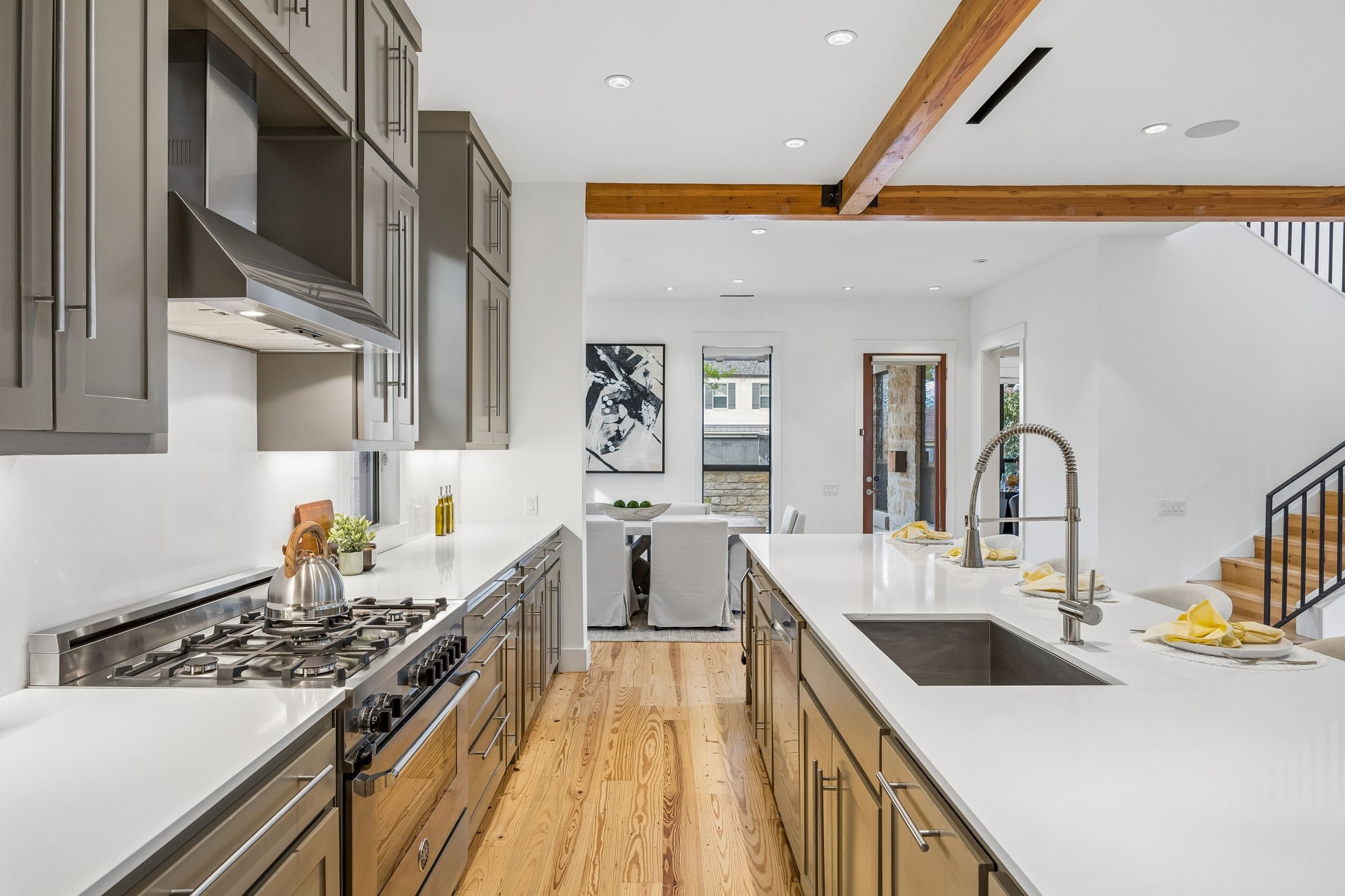 7326 La Vista Drive