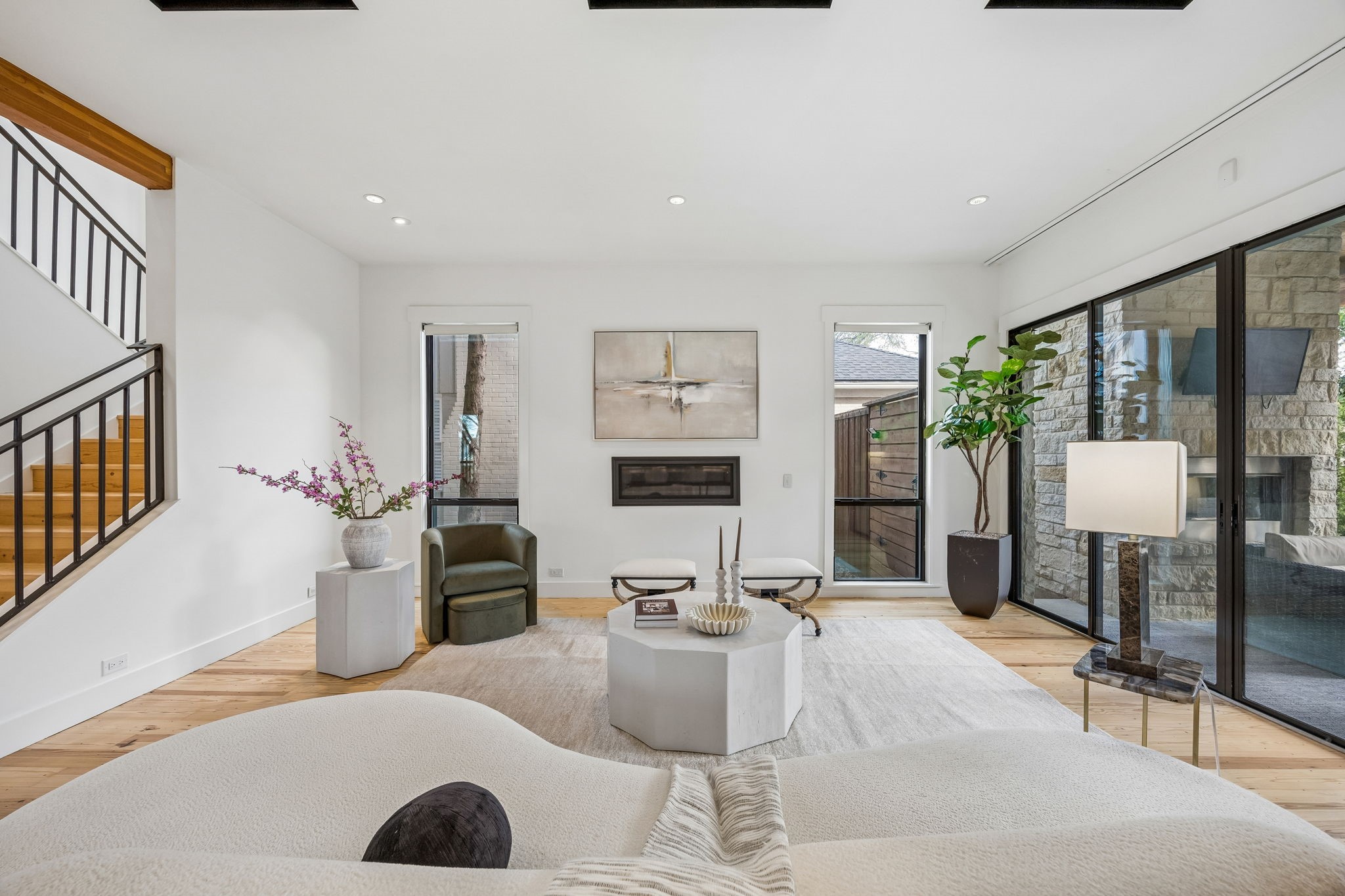 7326 La Vista Drive