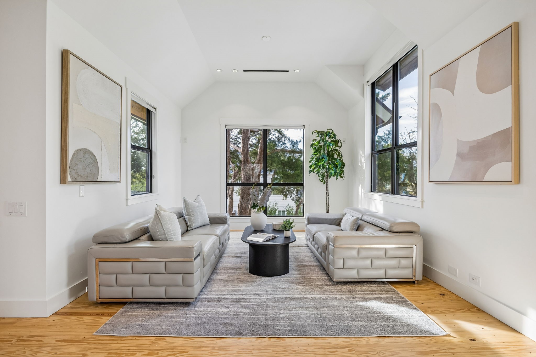 7326 La Vista Drive