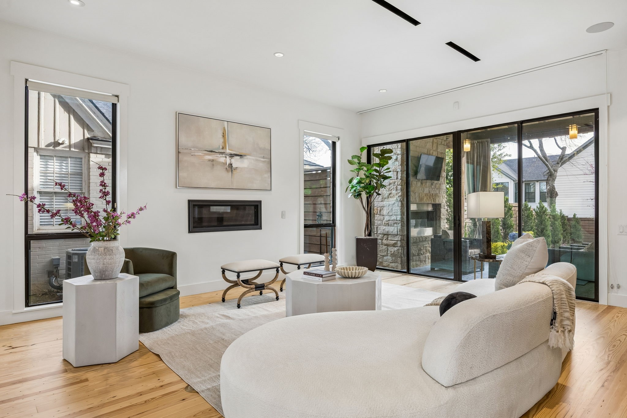 7326 La Vista Drive
