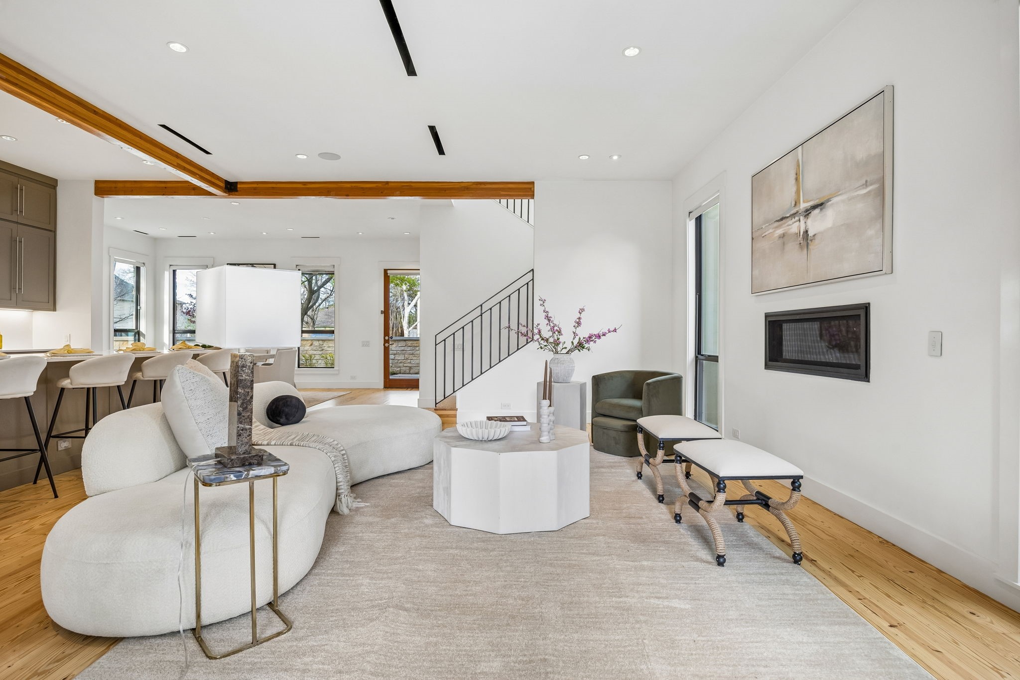 7326 La Vista Drive