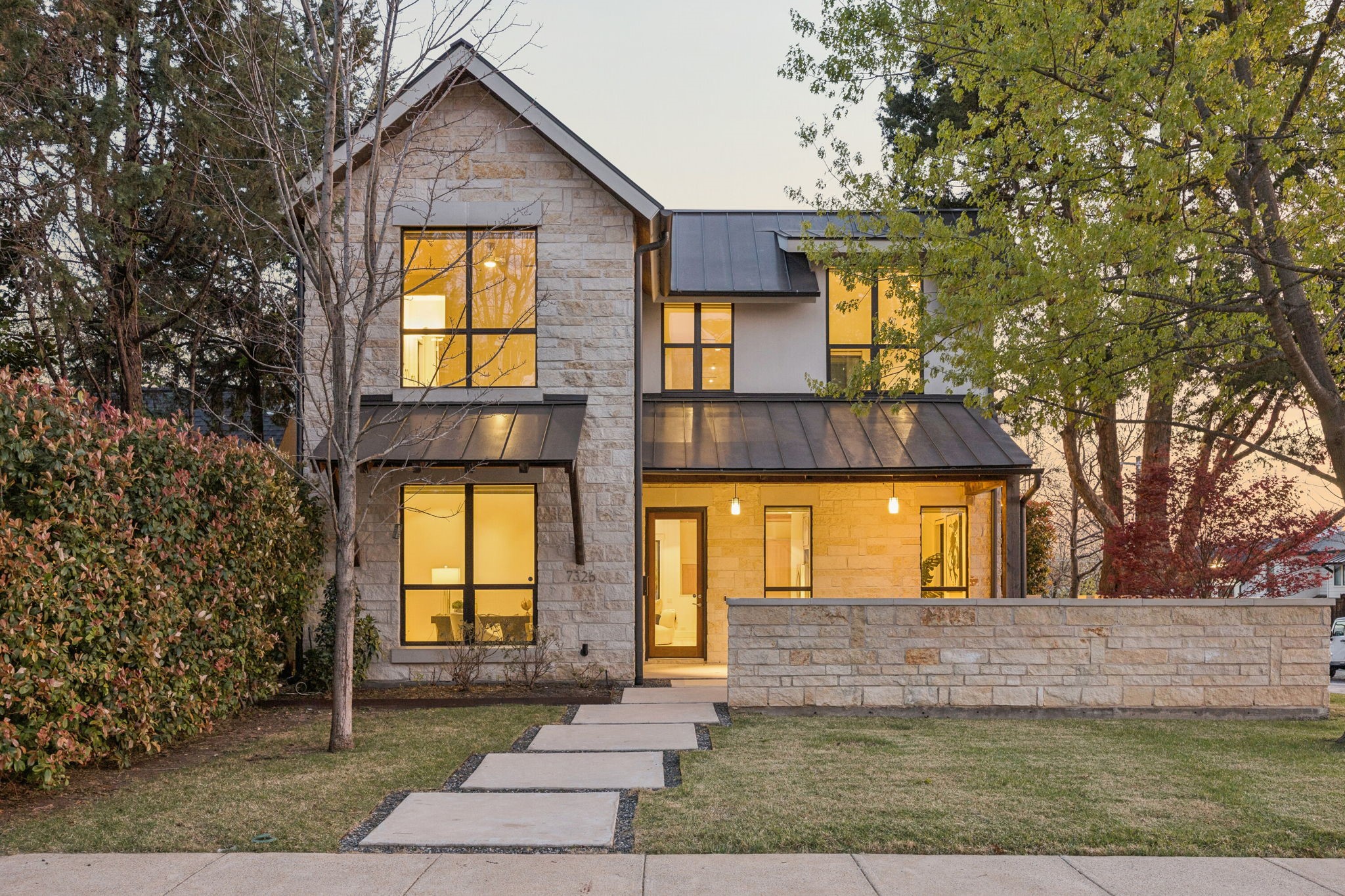 7326 La Vista Drive