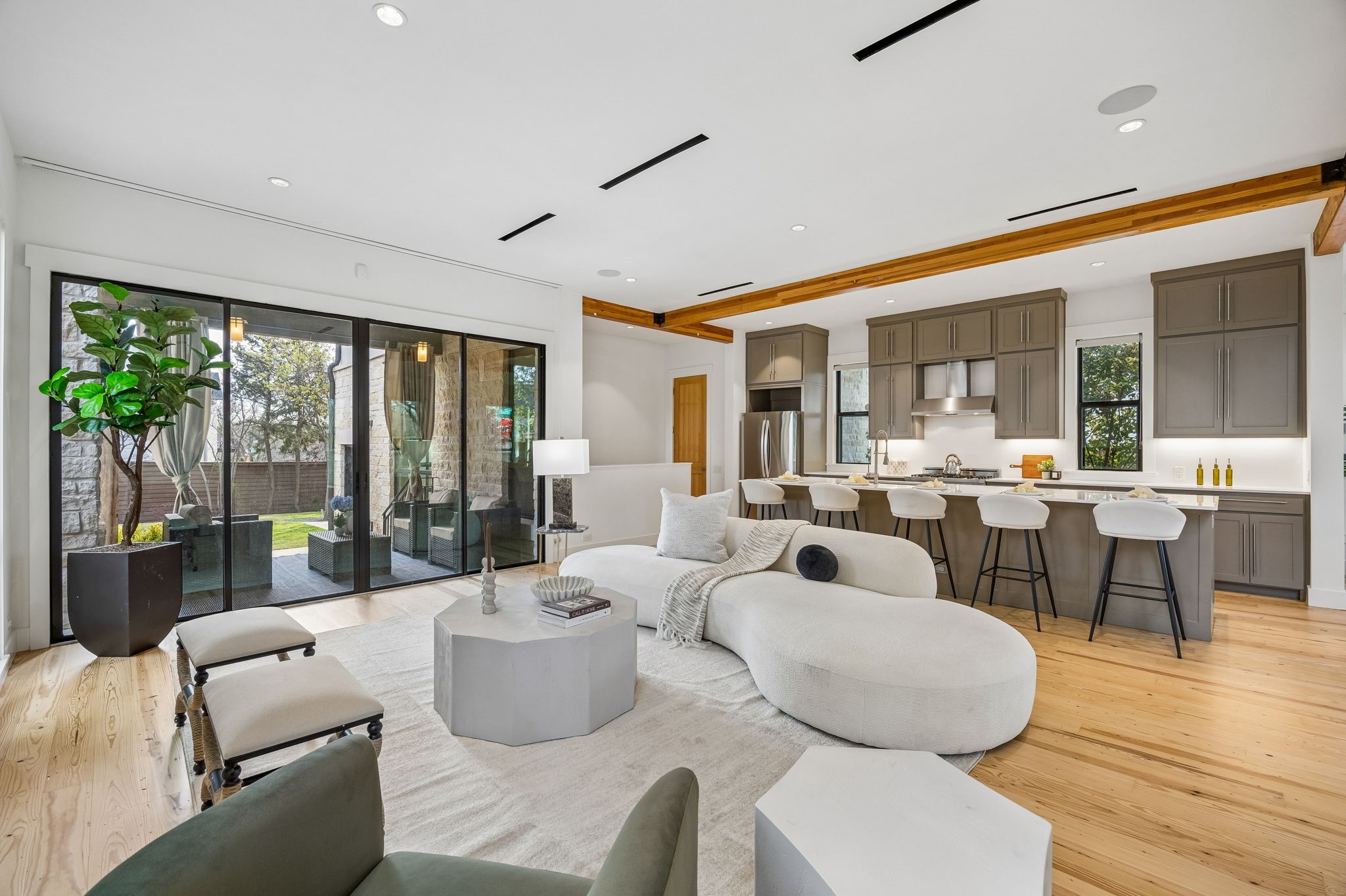7326 La Vista Drive