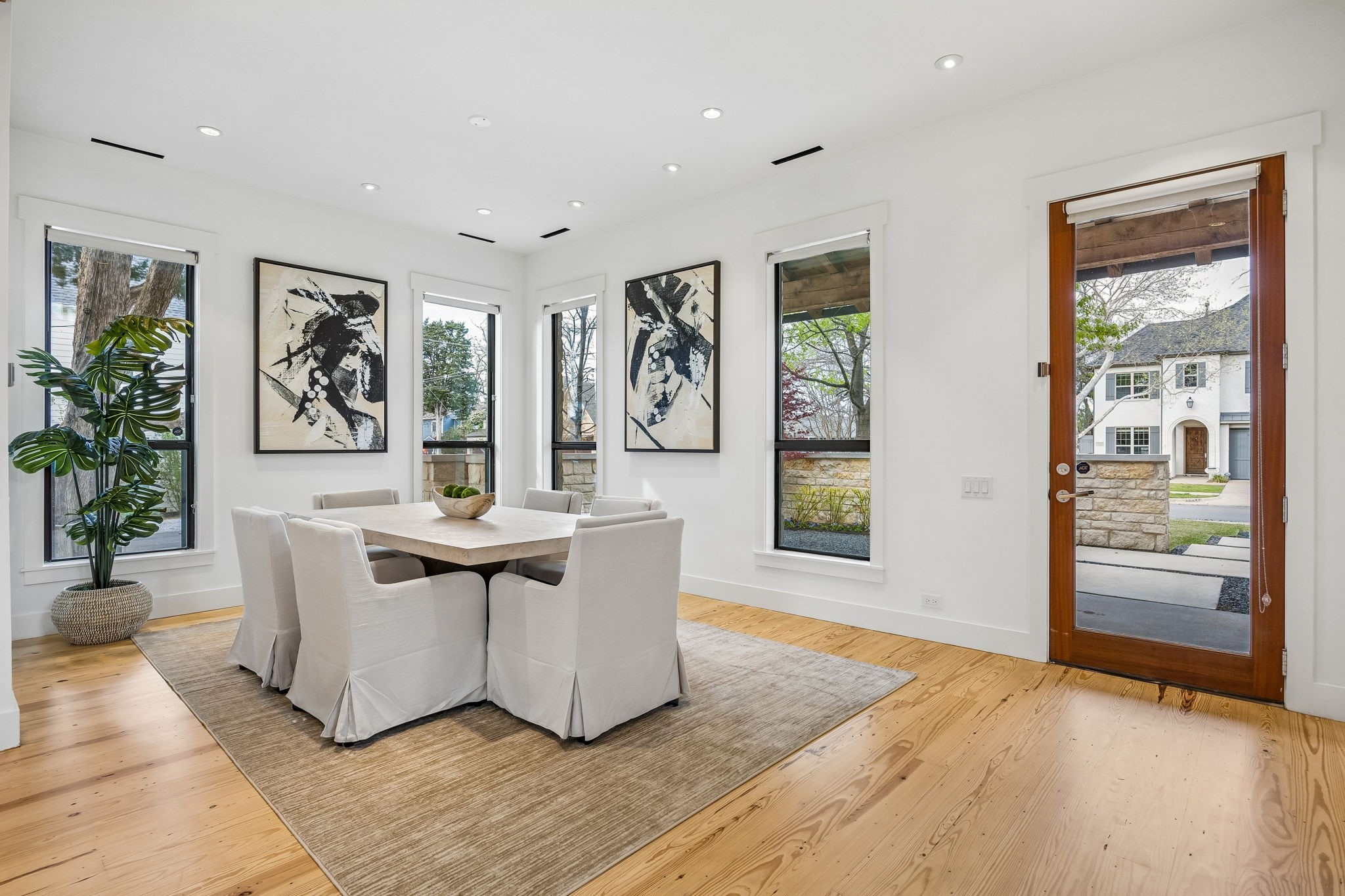 7326 La Vista Drive
